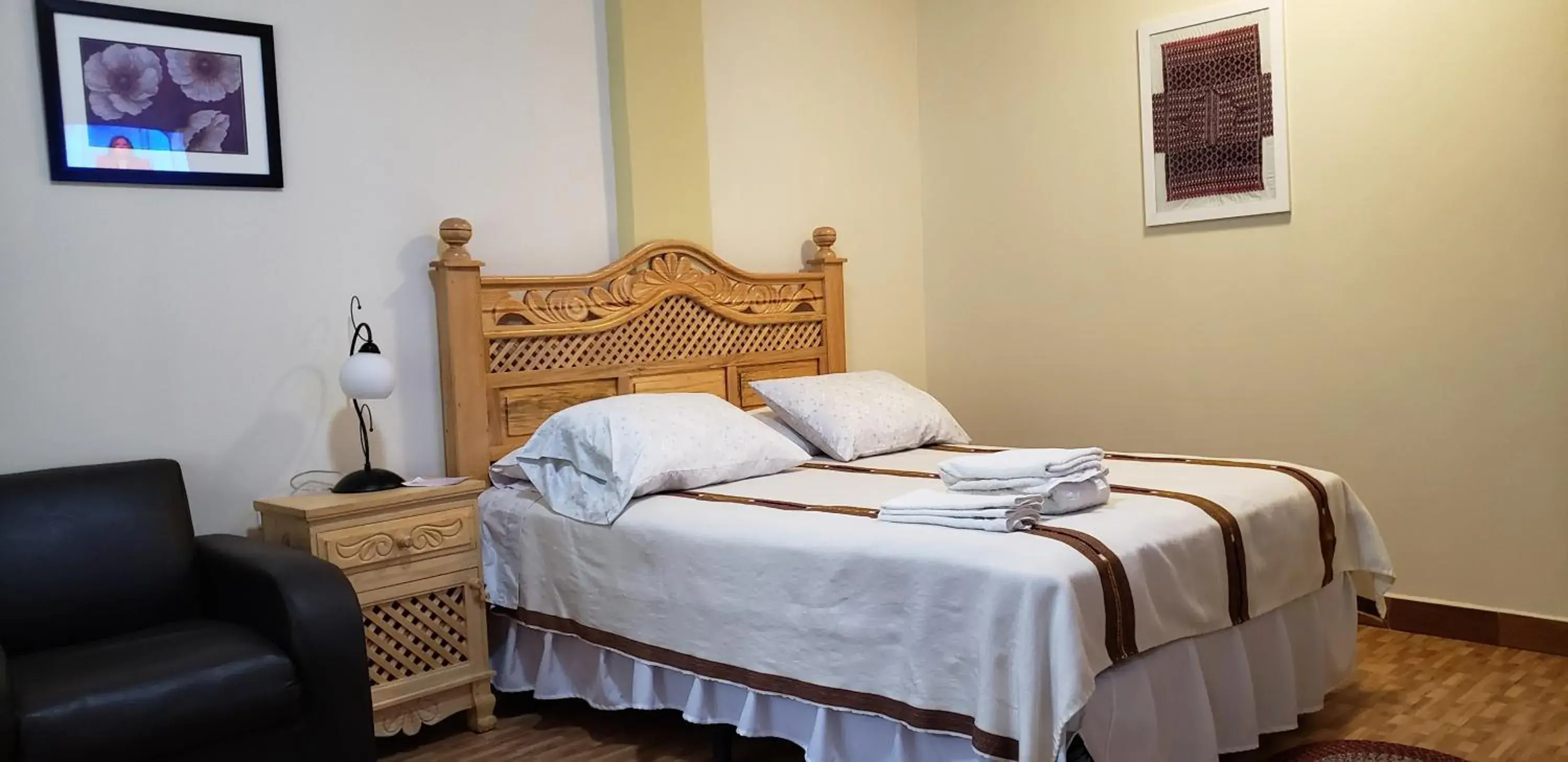 Deluxe Queen Room - single occupancy in Hotel-Villas JABEL TINAMIT Deluxe Queen Room - single occupancy in Hotel-Villas JABEL TINAMIT