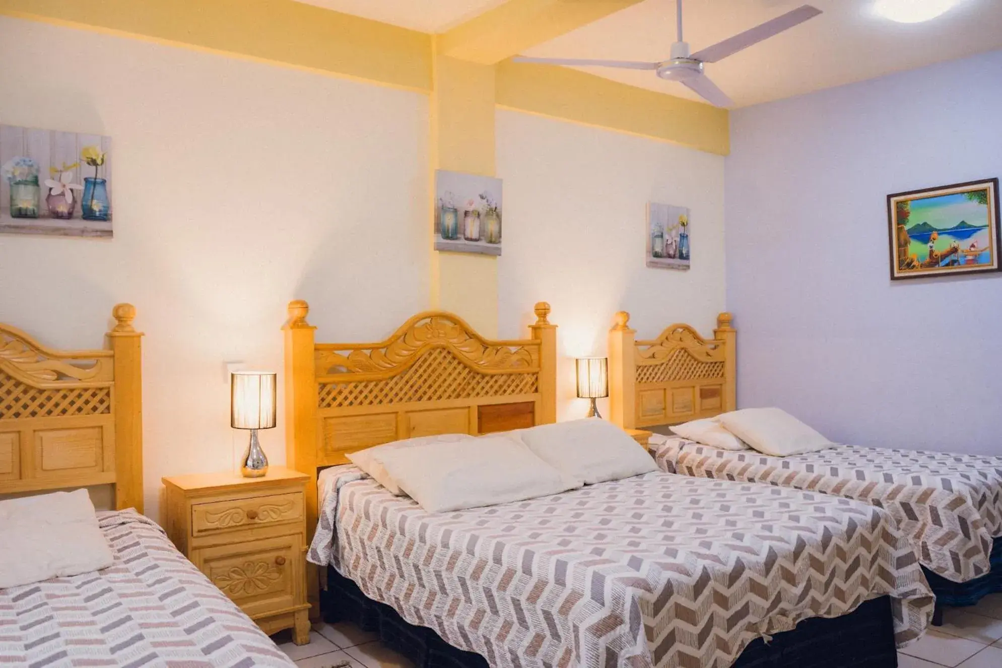 Comfort Triple Room - single occupancy in Hotel-Villas JABEL TINAMIT Comfort Triple Room - single occupancy in Hotel-Villas JABEL TINAMIT