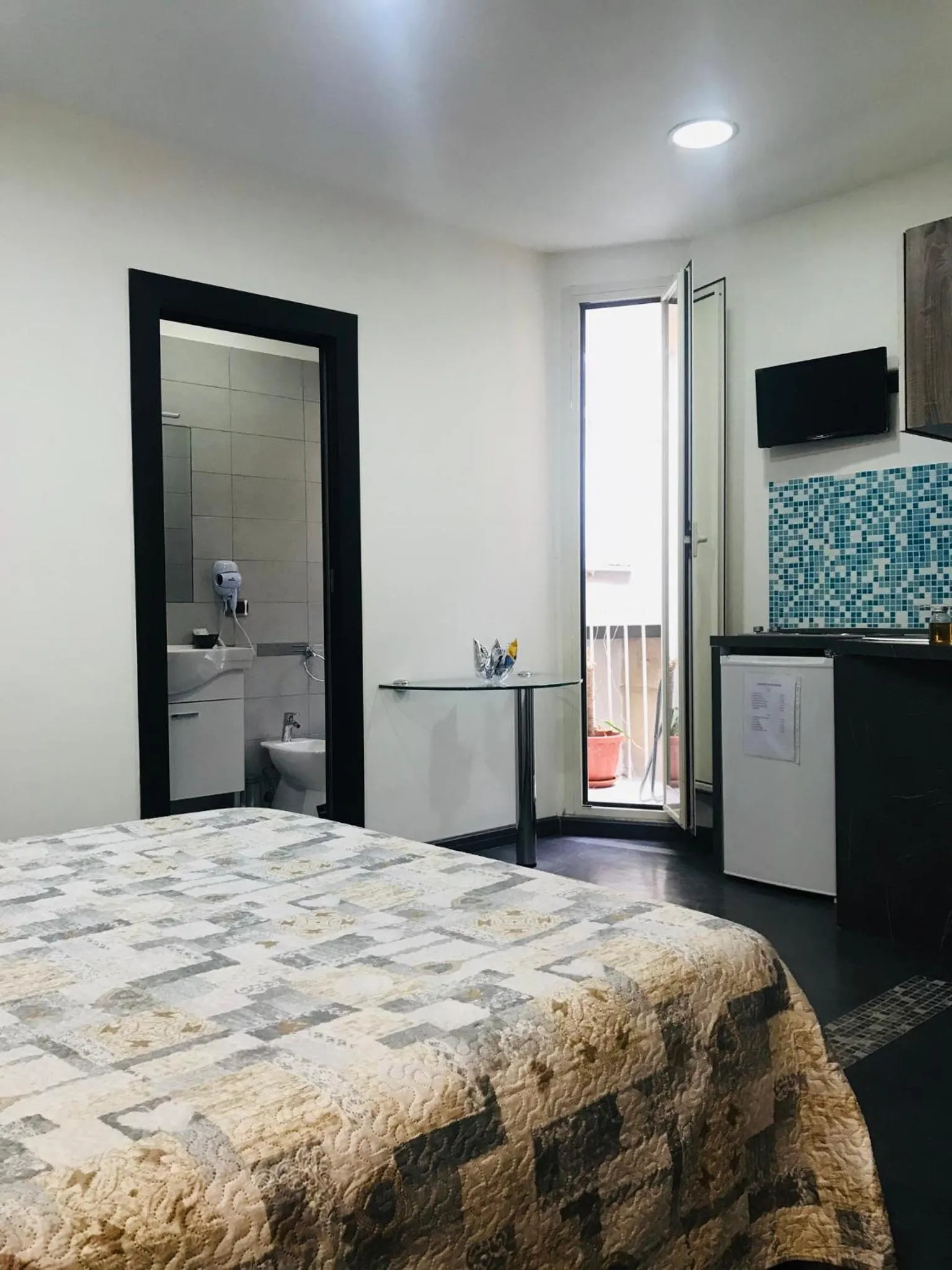 Photo of the whole room, Bed in Vacanze Partenopee