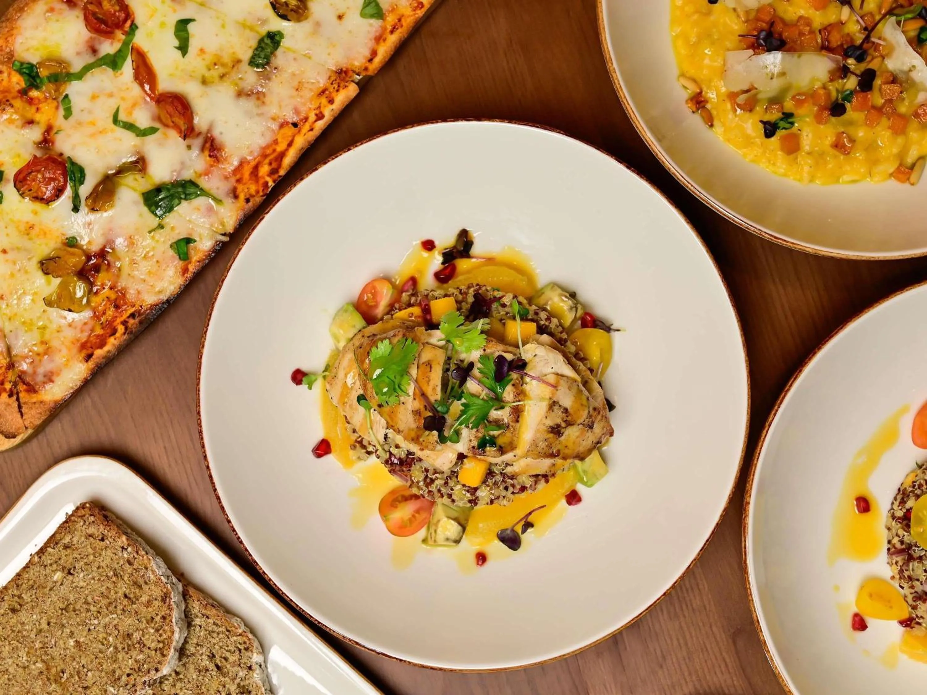 Lounge or bar in ibis Mall Avenue Dubai