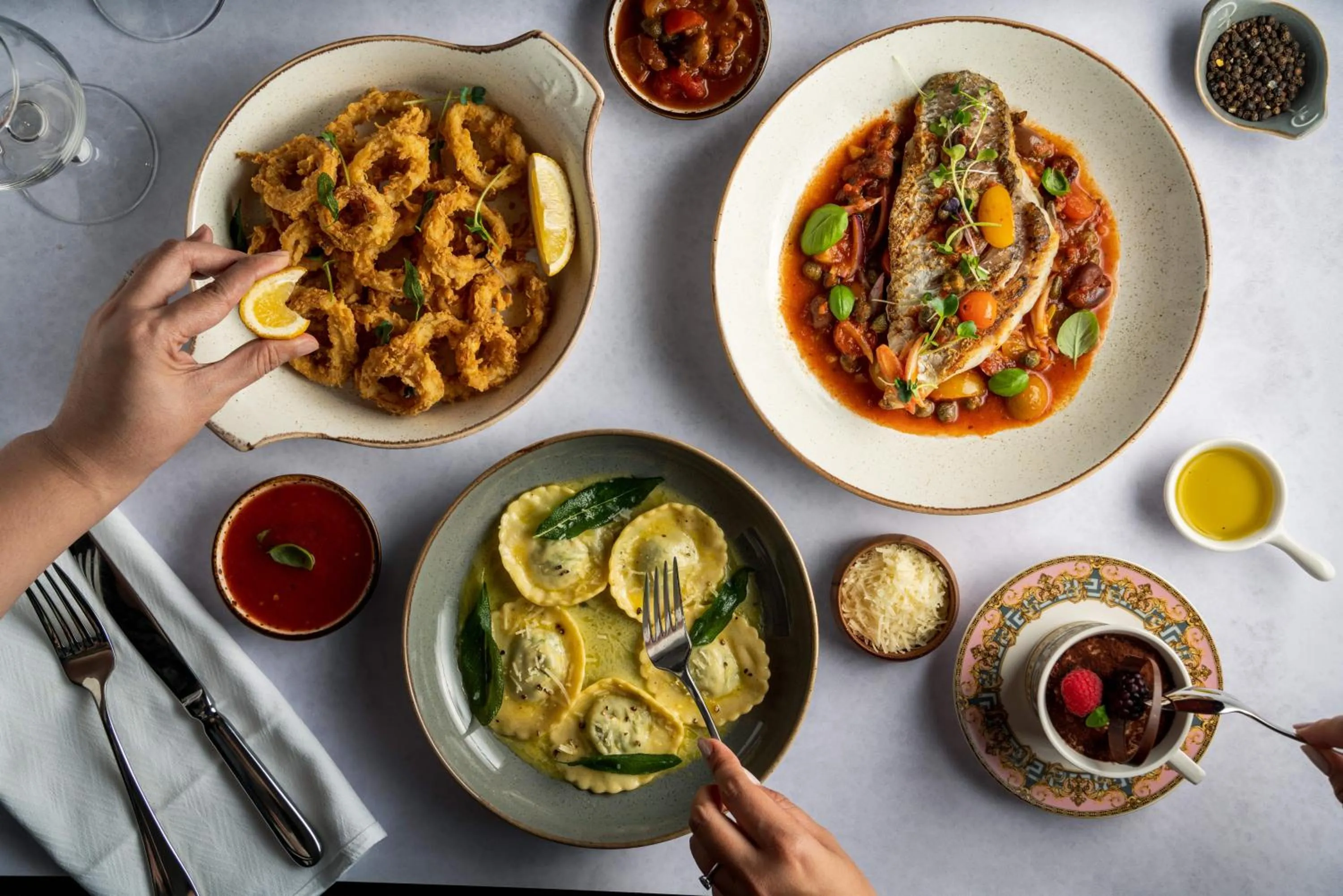 Restaurant/places to eat in ibis Mall Avenue Dubai