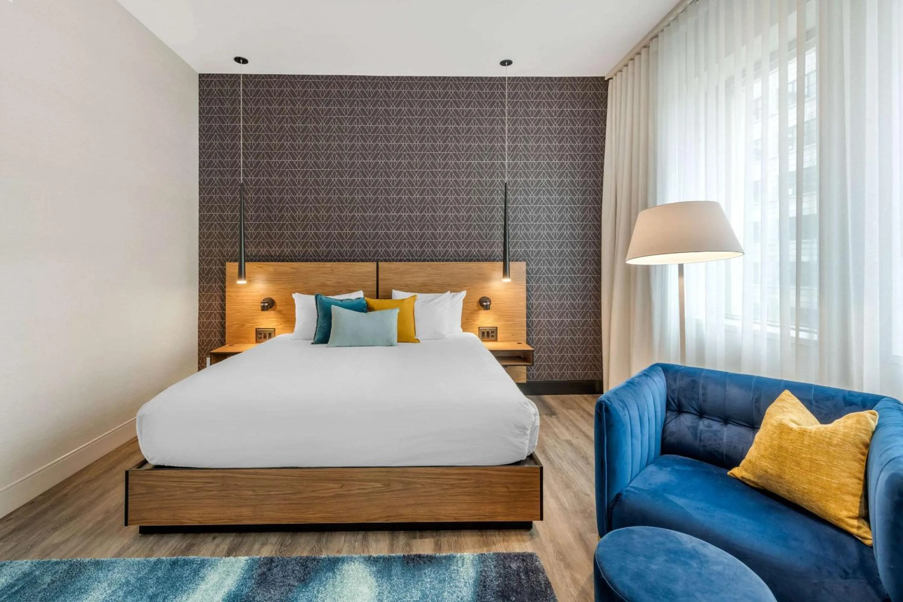 Bedroom, Bed in Hotel Royal William, an Ascend Collection Hotel