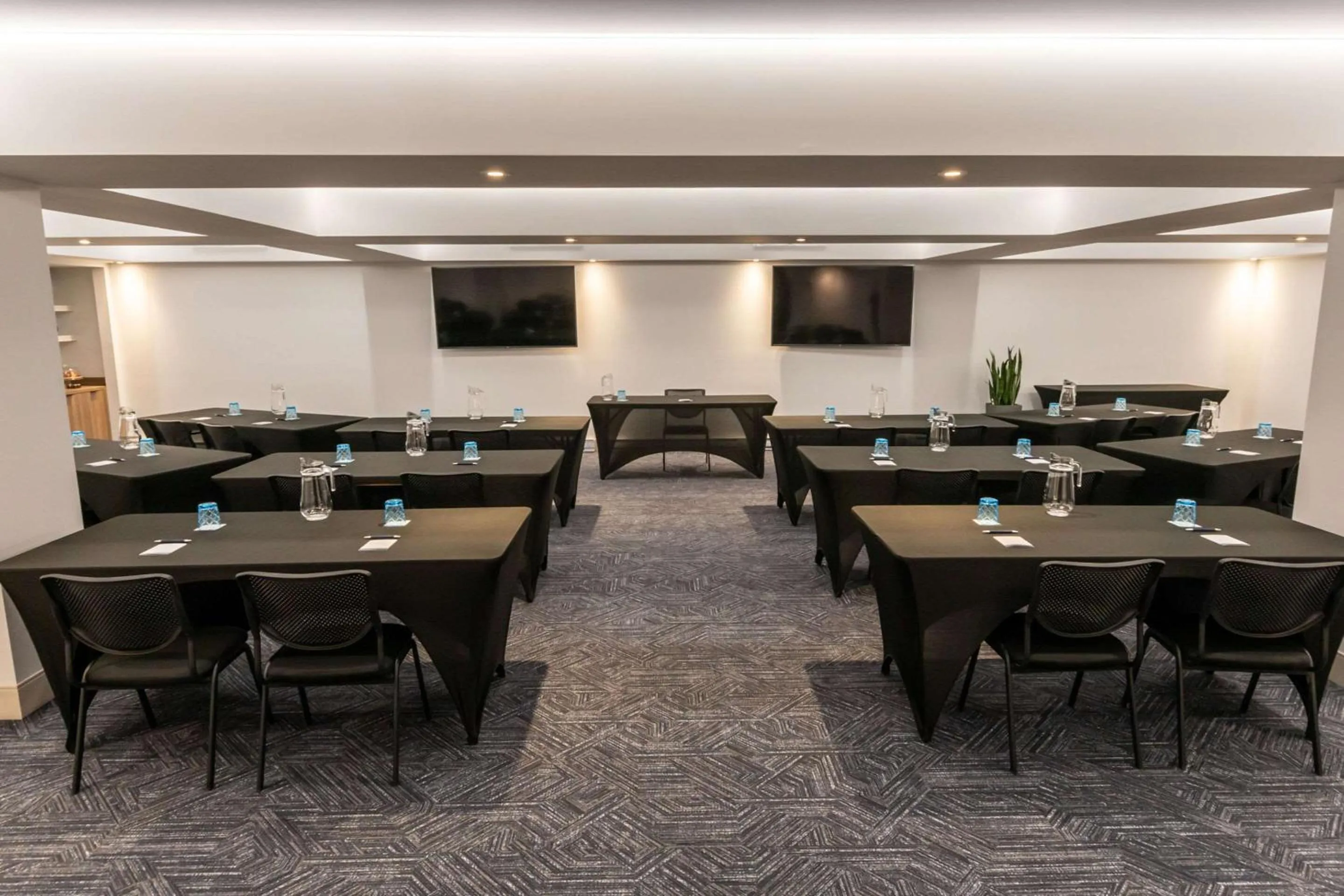 Meeting/conference room in Hotel Royal William, an Ascend Collection Hotel