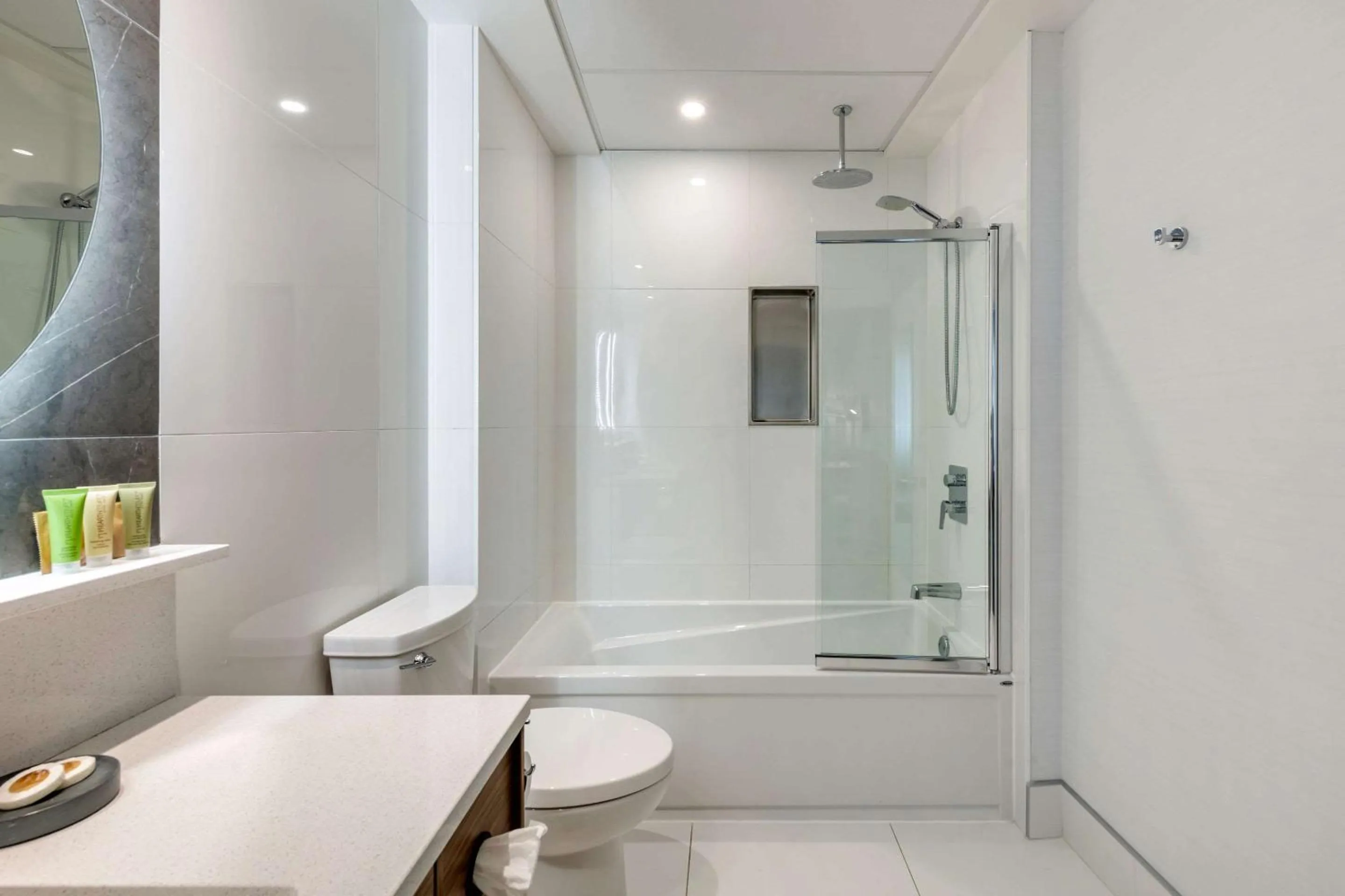 Bedroom in Hotel Royal William, an Ascend Collection Hotel