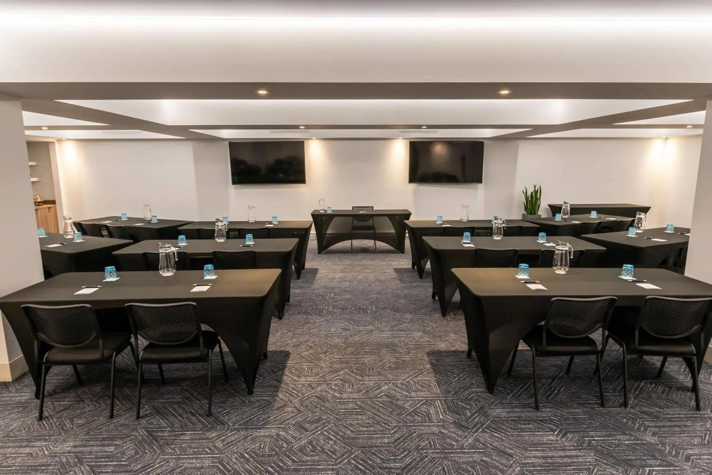 Meeting/conference room in Hotel Royal William, an Ascend Collection Hotel