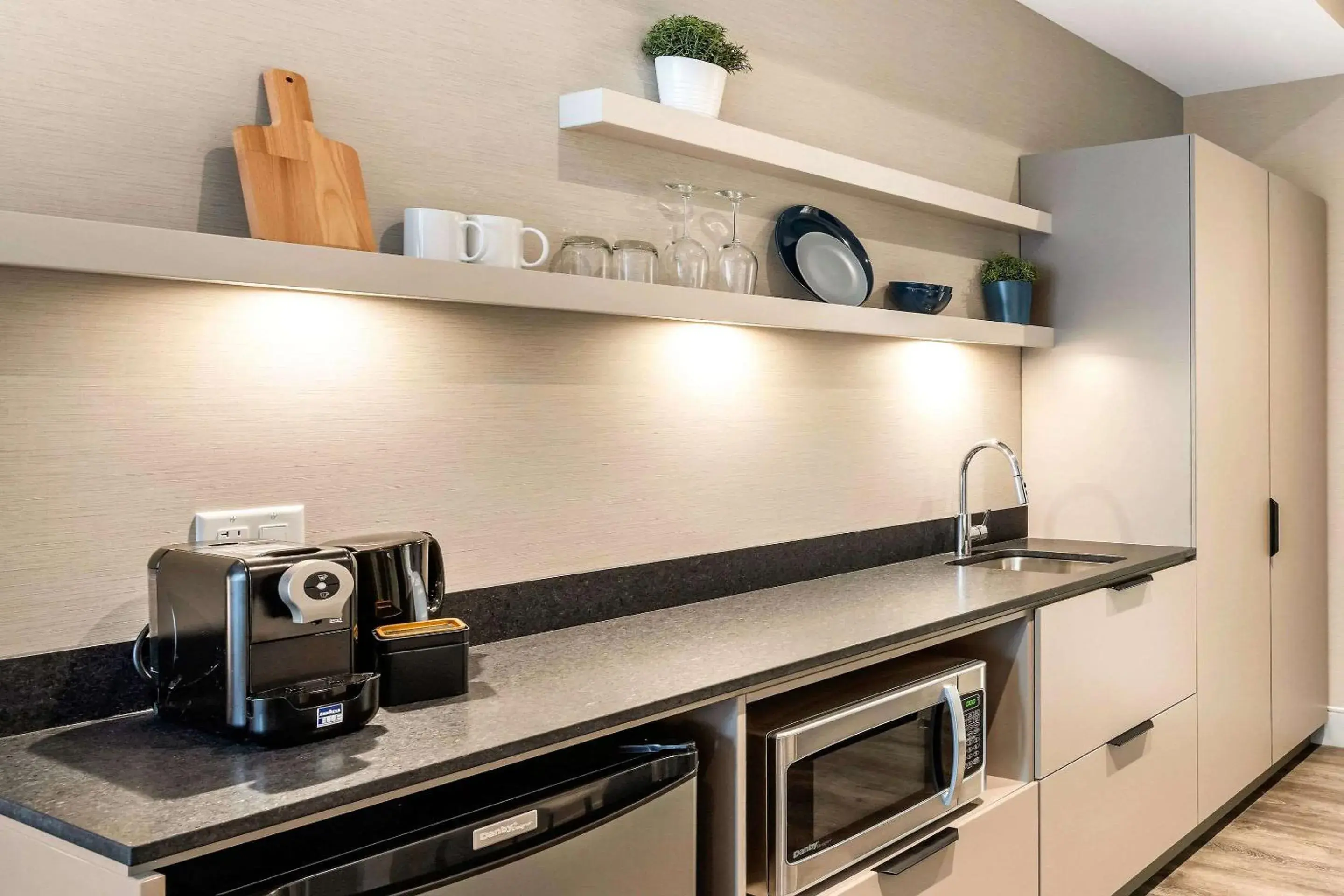 Superior Room with Two Queen Beds - Non-Smoking in Hotel Royal William, an Ascend Collection Hotel Superior Room with Two Queen Beds - Non-Smoking in Hotel Royal William, an Ascend Collection Hotel