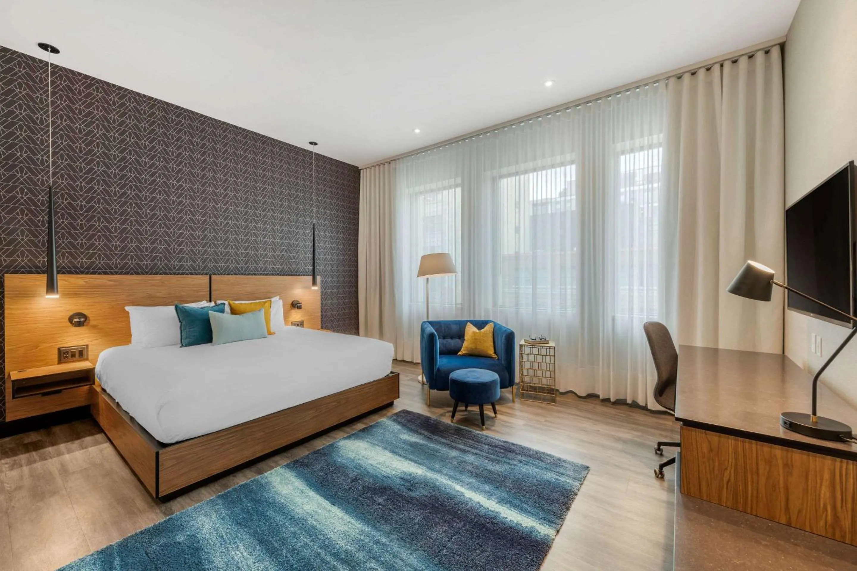 Bedroom, Bed in Hotel Royal William, an Ascend Collection Hotel