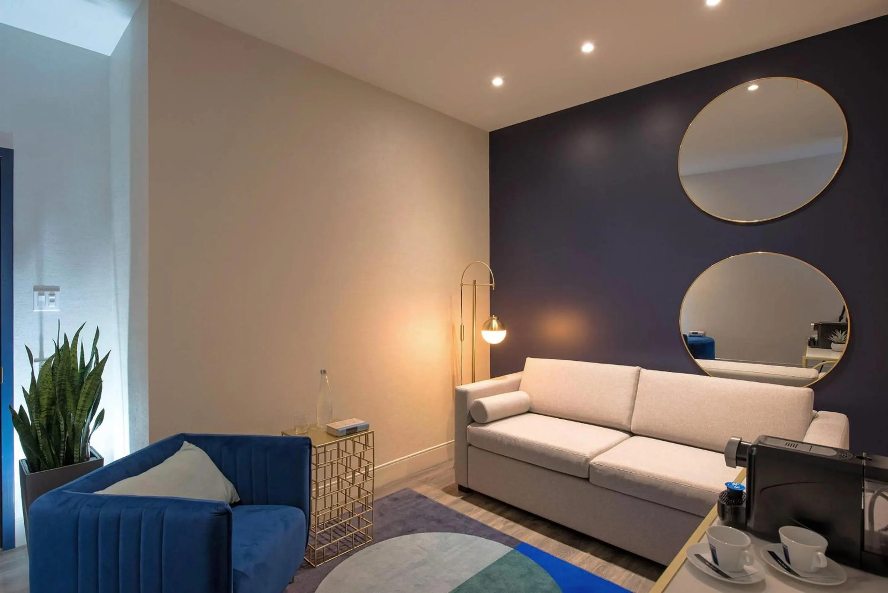 Bedroom, Bed in Hotel Royal William, an Ascend Collection Hotel