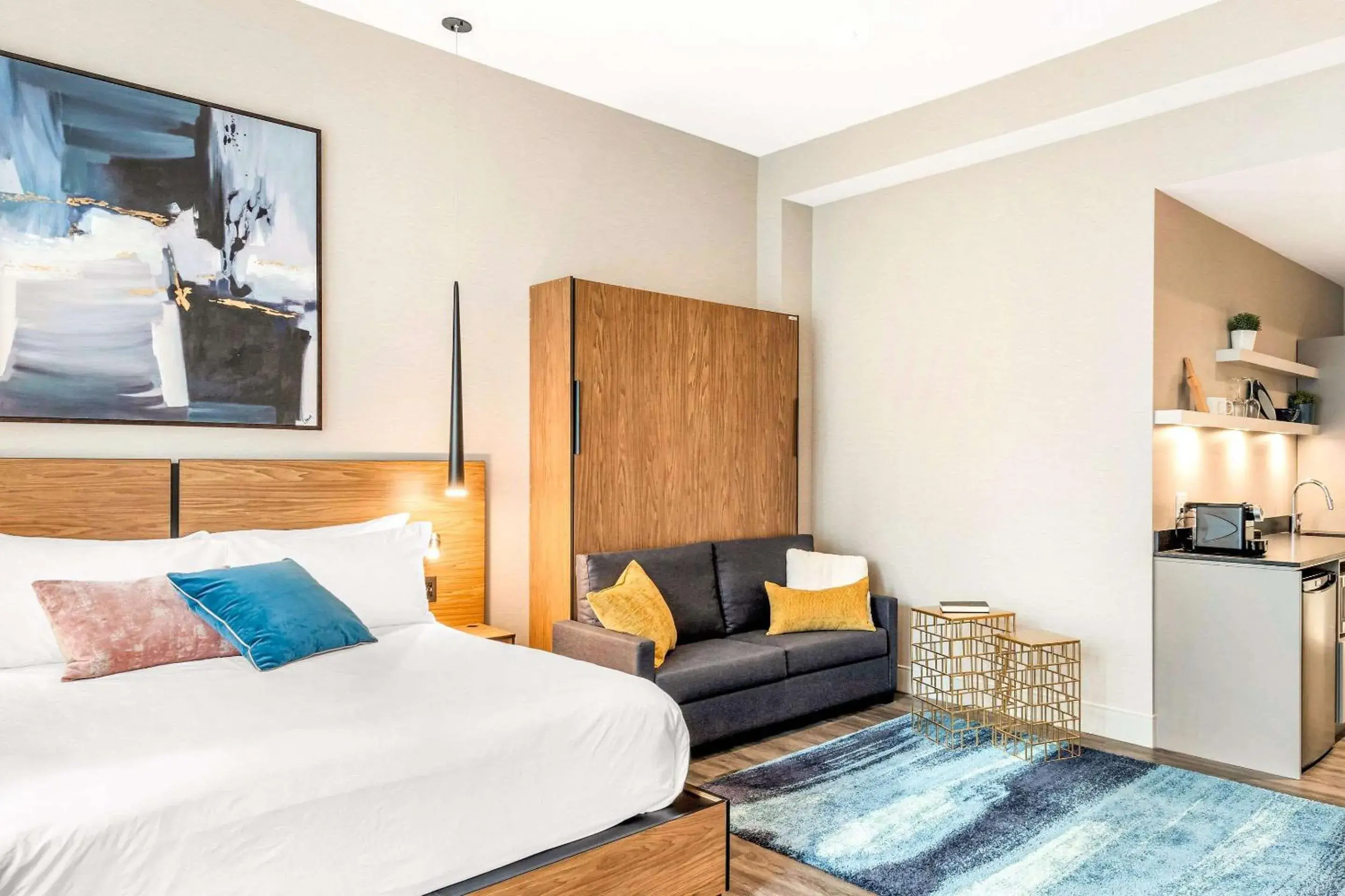 Bedroom, Bed in Hotel Royal William, an Ascend Collection Hotel Bedroom, Bed in Hotel Royal William, an Ascend Collection Hotel