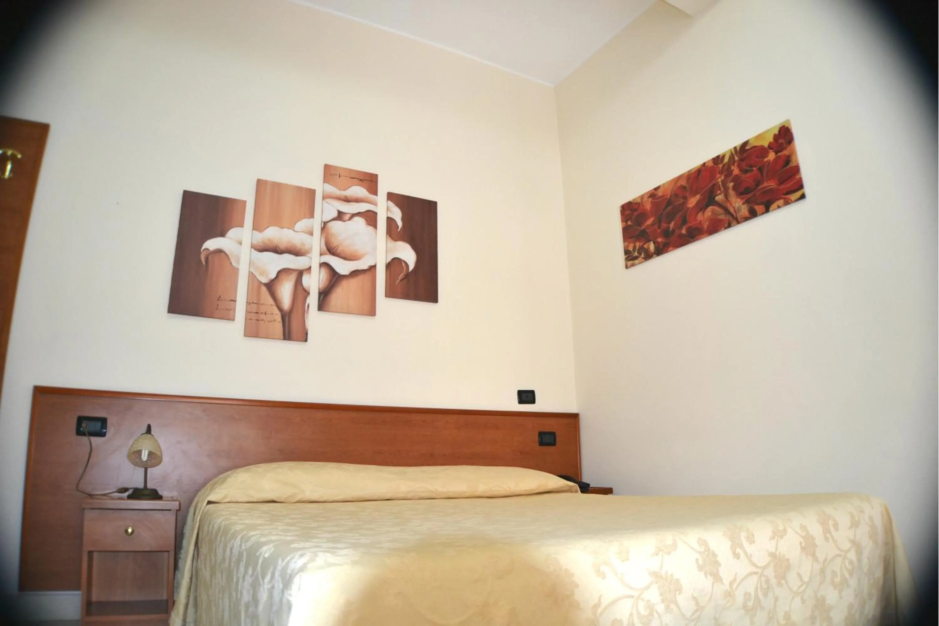 Toilet, Bed in B&B Centrale Affittacamere