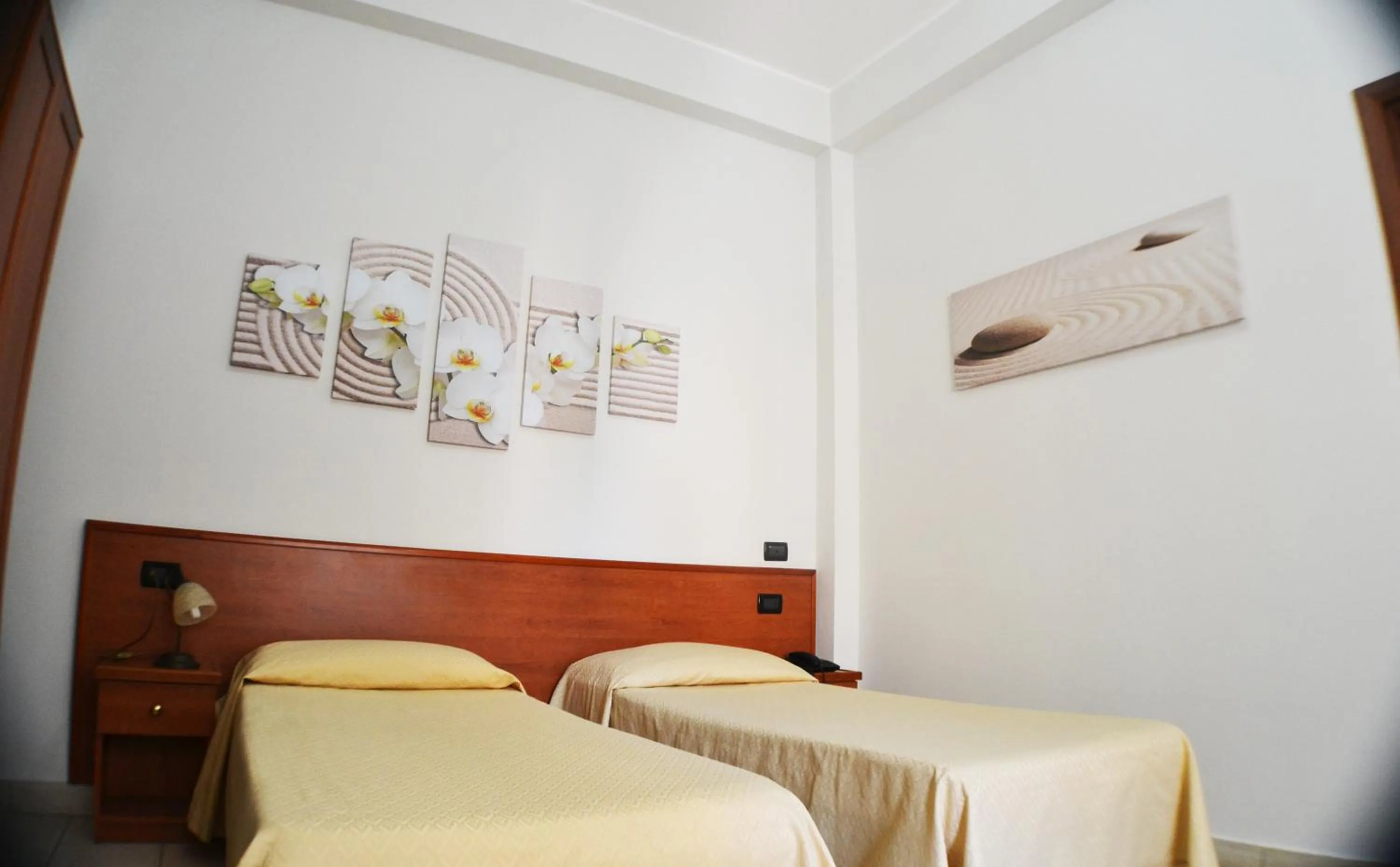 Toilet, Bed in B&B Centrale Affittacamere