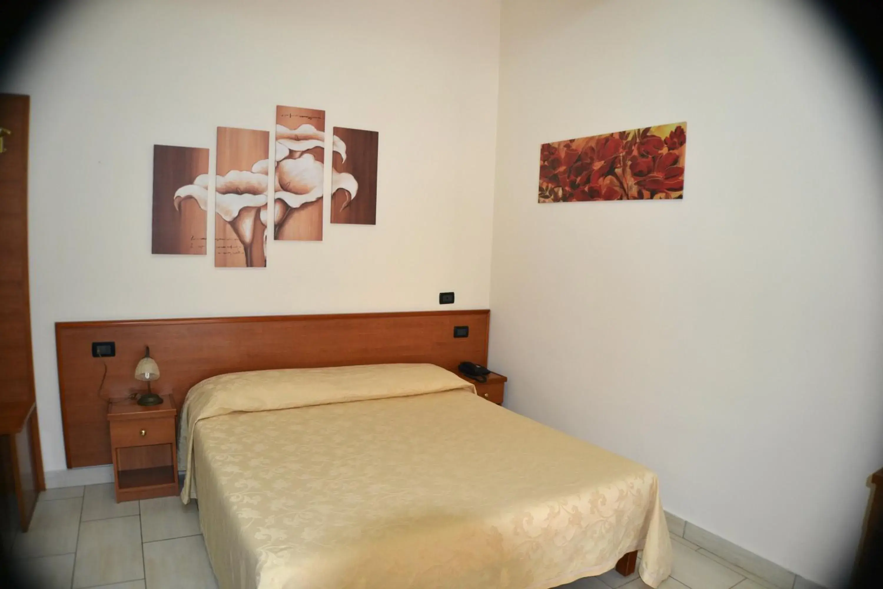 Quadruple Room with Balcony in B&B Centrale Affittacamere Quadruple Room with Balcony in B&B Centrale Affittacamere
