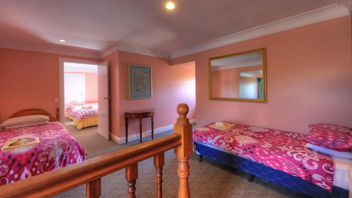 Bed in Hatchers Richmond Manor