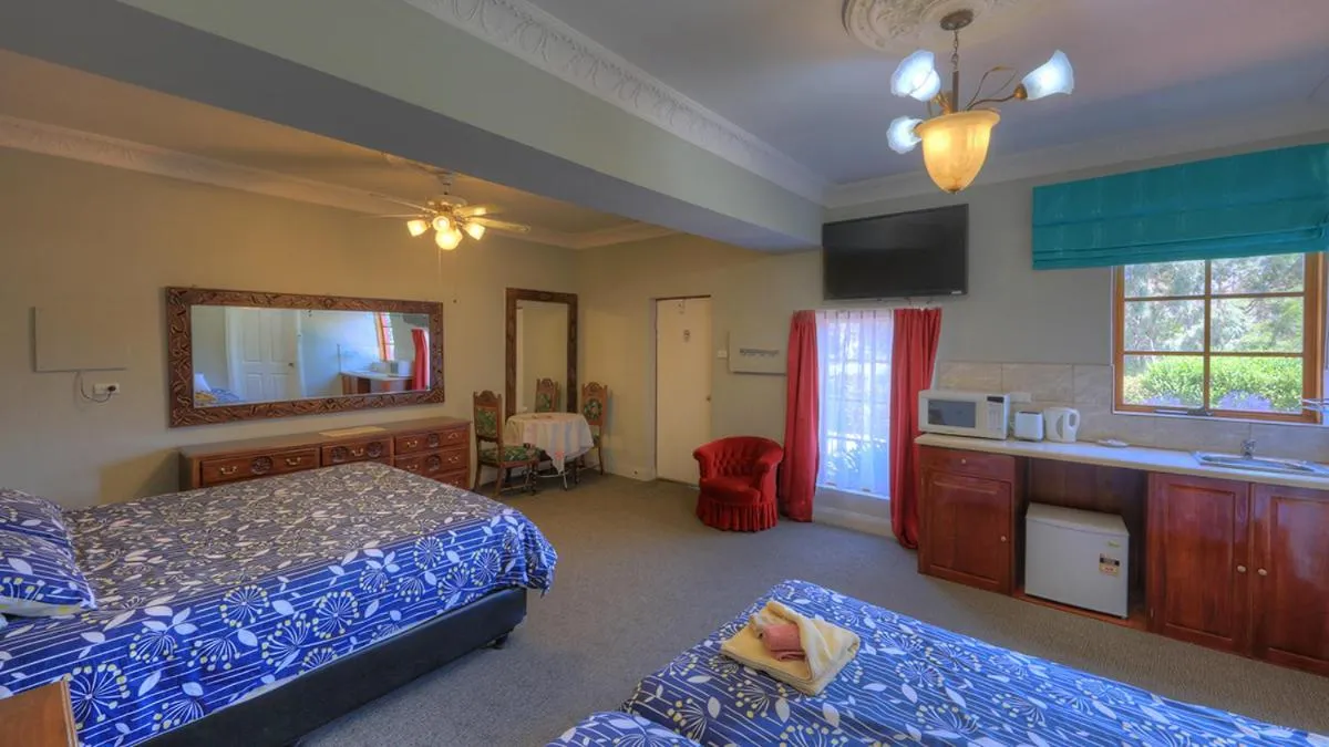 Bed in Hatchers Richmond Manor