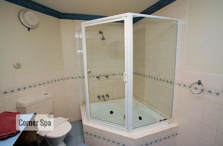 Toilet in Hatchers Richmond Manor