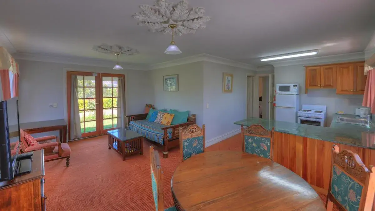 Two-Bedroom Cottage in Hatchers Richmond Manor Two-Bedroom Cottage in Hatchers Richmond Manor