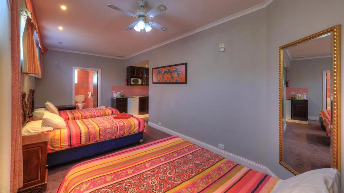 Bed in Hatchers Richmond Manor