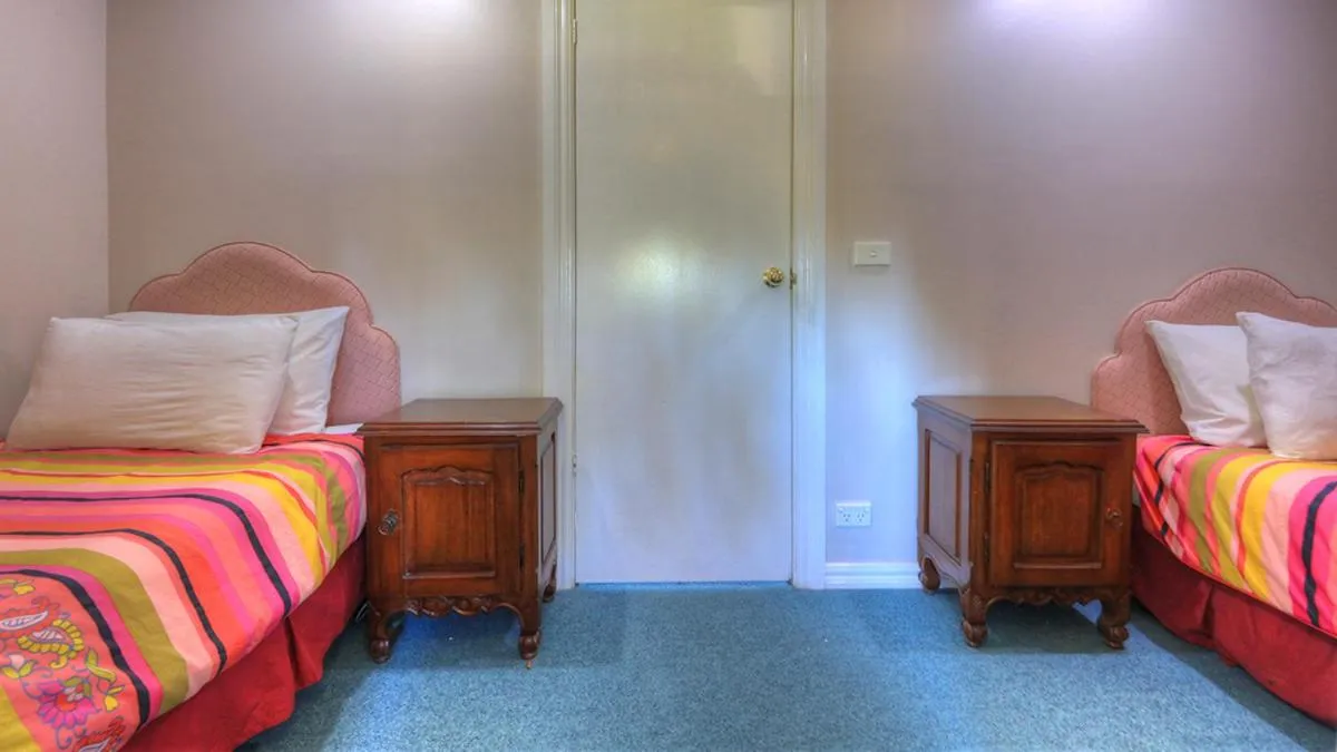 Bed in Hatchers Richmond Manor