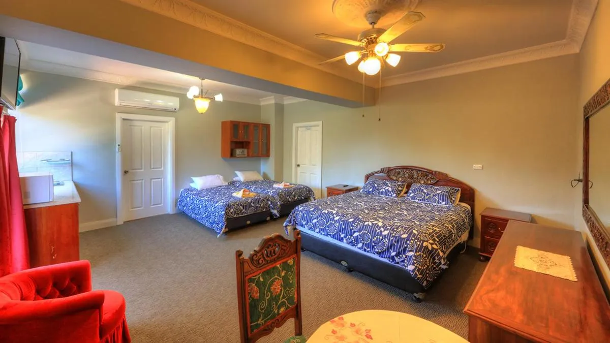 Bed in Hatchers Richmond Manor