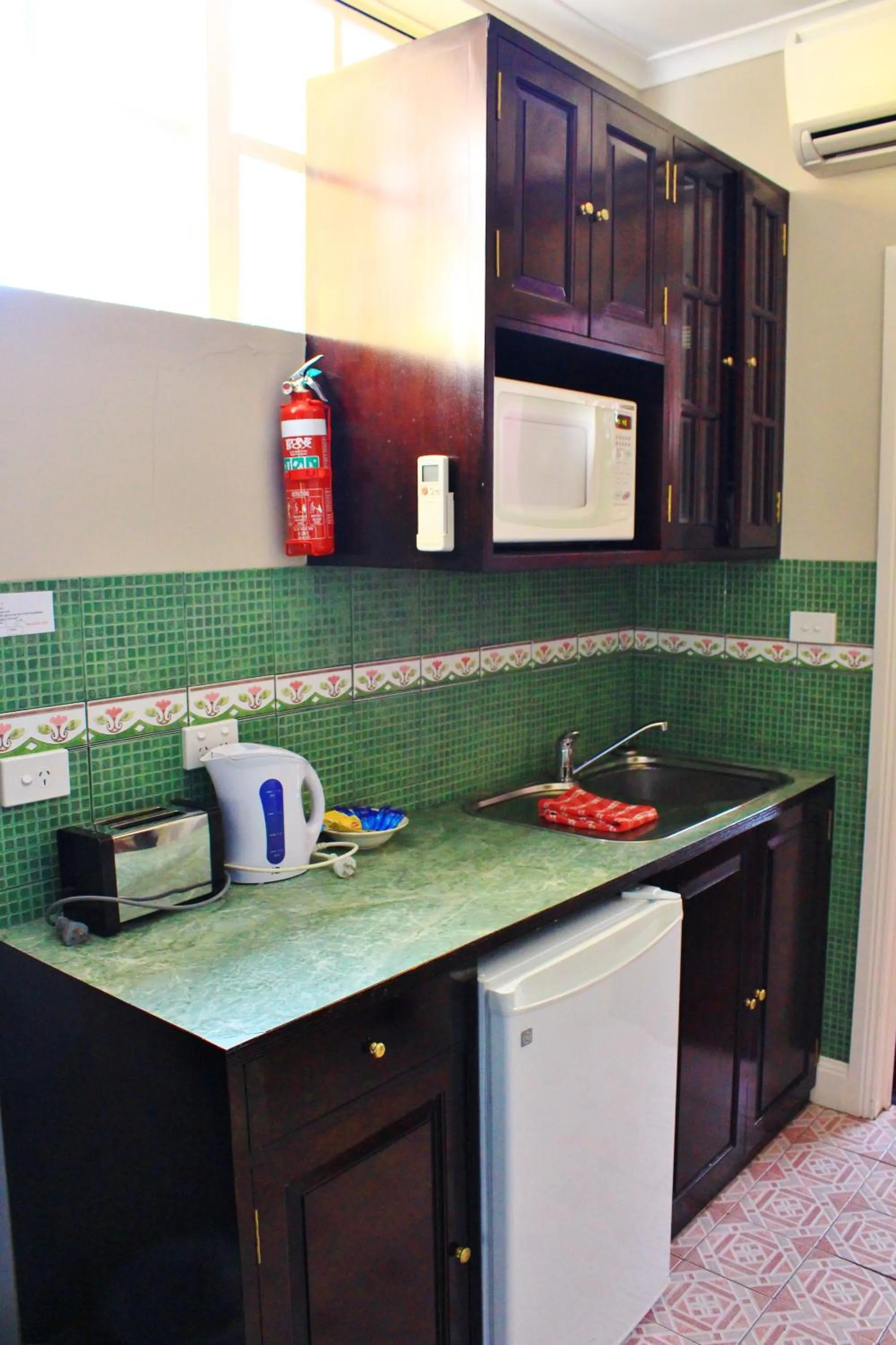 Kitchen or kitchenette in Hatchers Richmond Manor