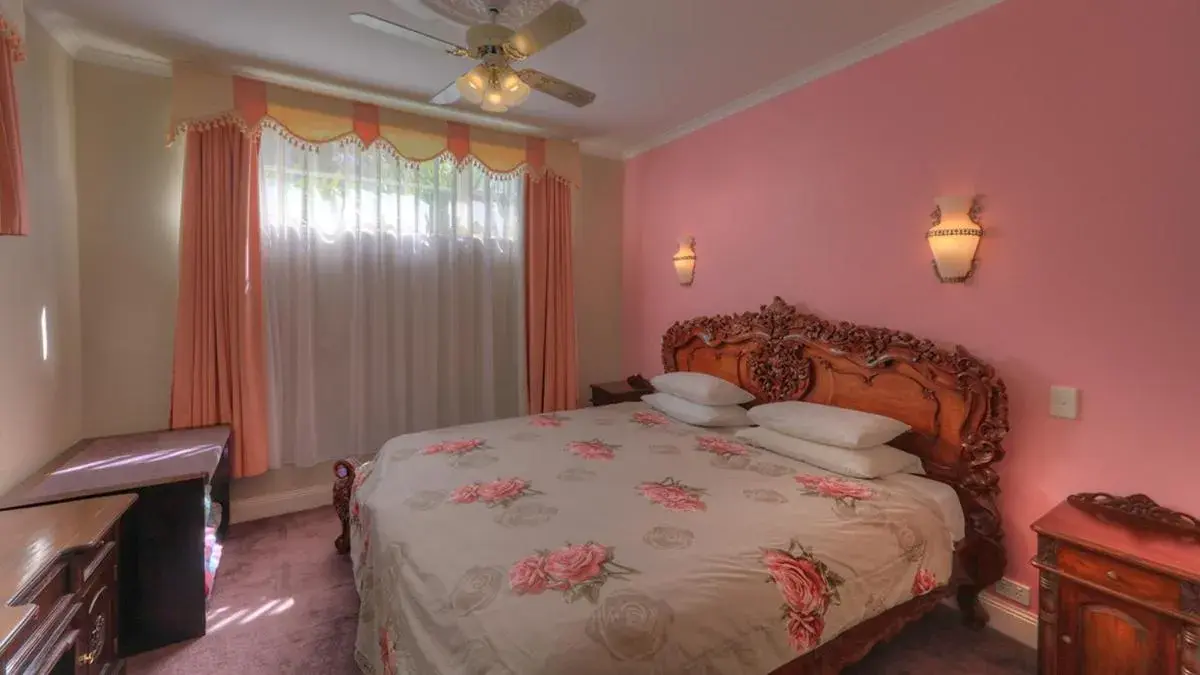 Superior Suite in Hatchers Richmond Manor Superior Suite in Hatchers Richmond Manor