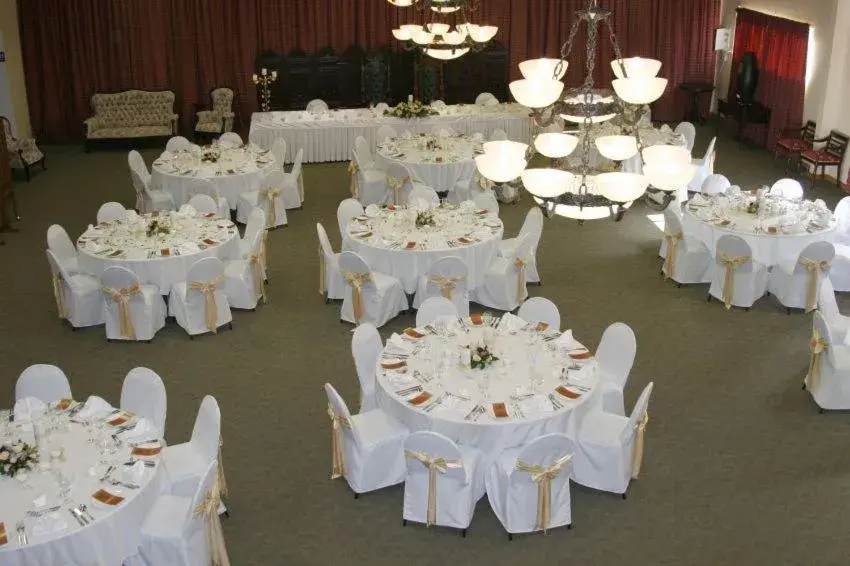 Restaurant/places to eat in Hatchers Richmond Manor Restaurant/places to eat in Hatchers Richmond Manor