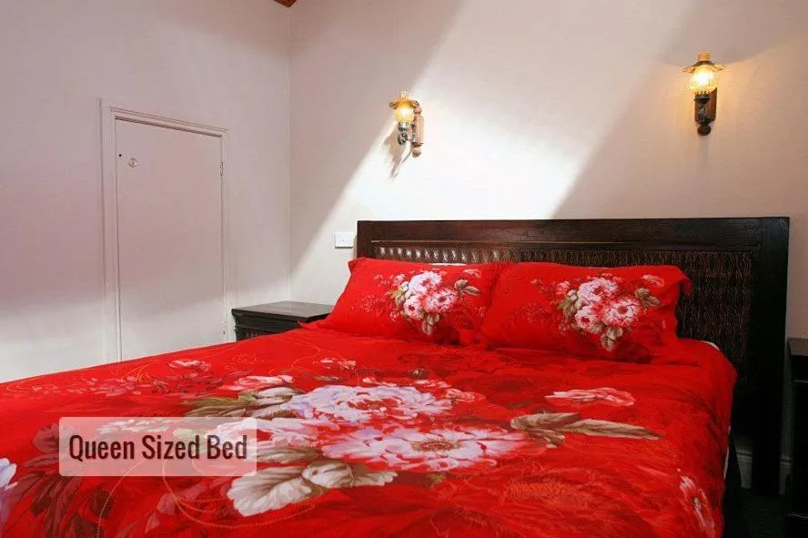 Bed in Hatchers Richmond Manor