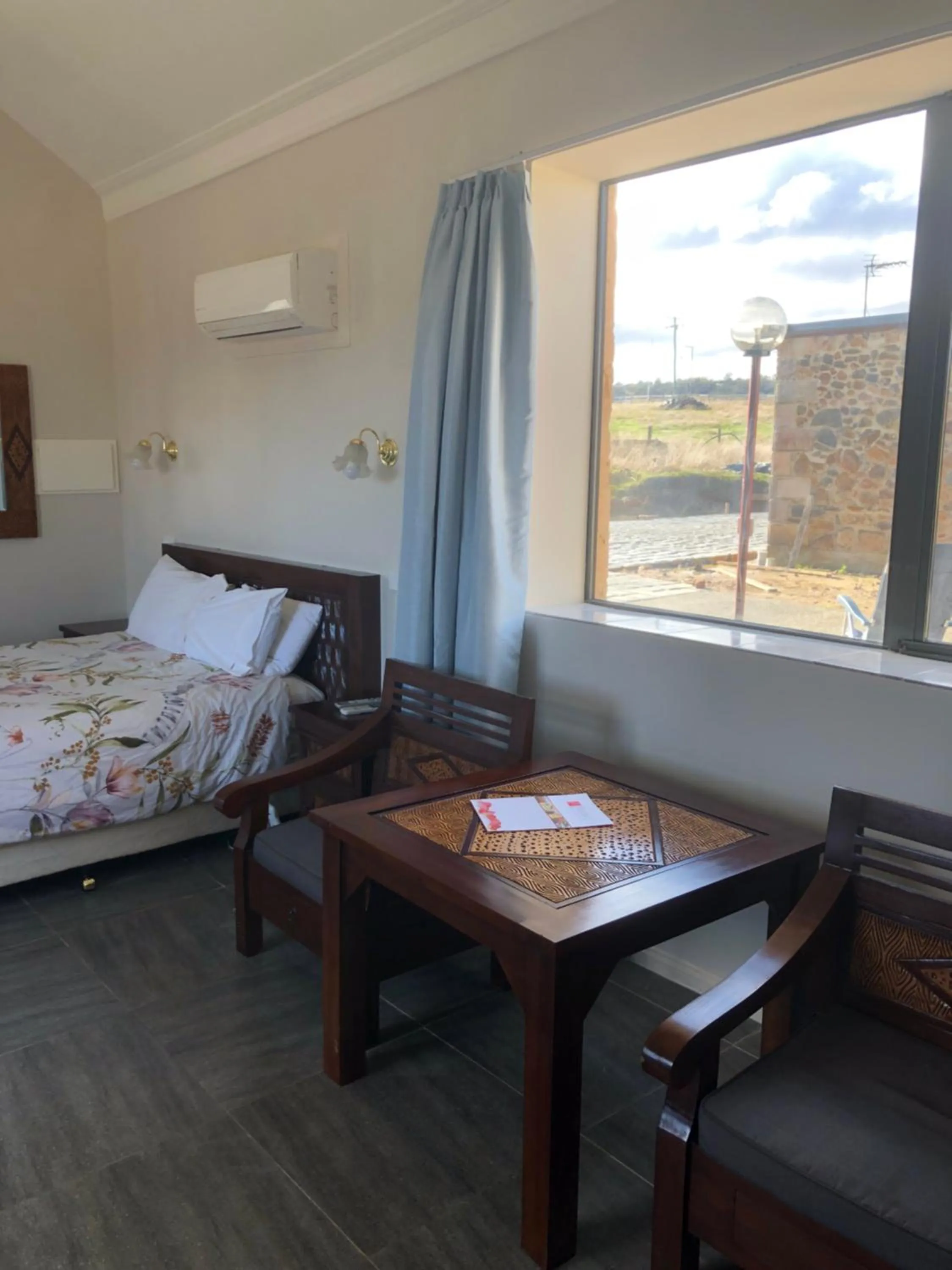 Bed in Hatchers Richmond Manor