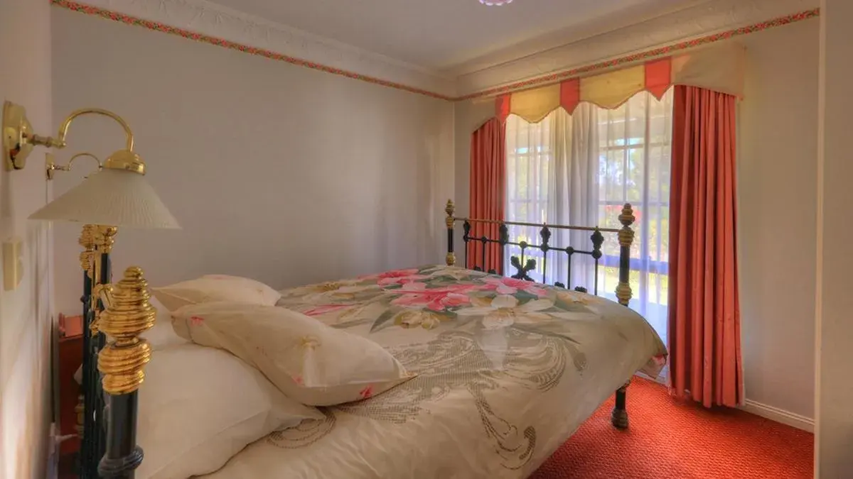 Bed in Hatchers Richmond Manor Bed in Hatchers Richmond Manor