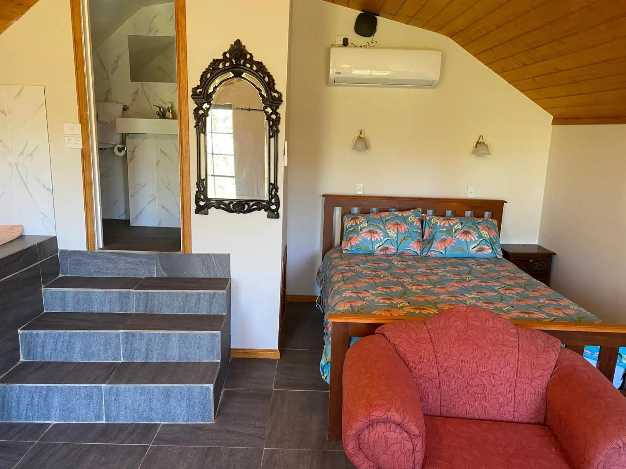 Bed in Hatchers Richmond Manor Bed in Hatchers Richmond Manor