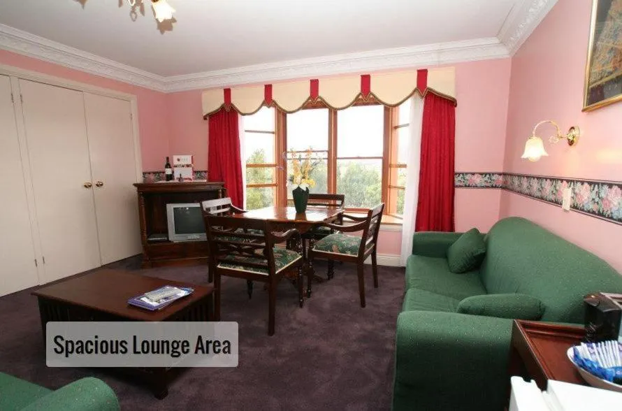 Day in Hatchers Richmond Manor