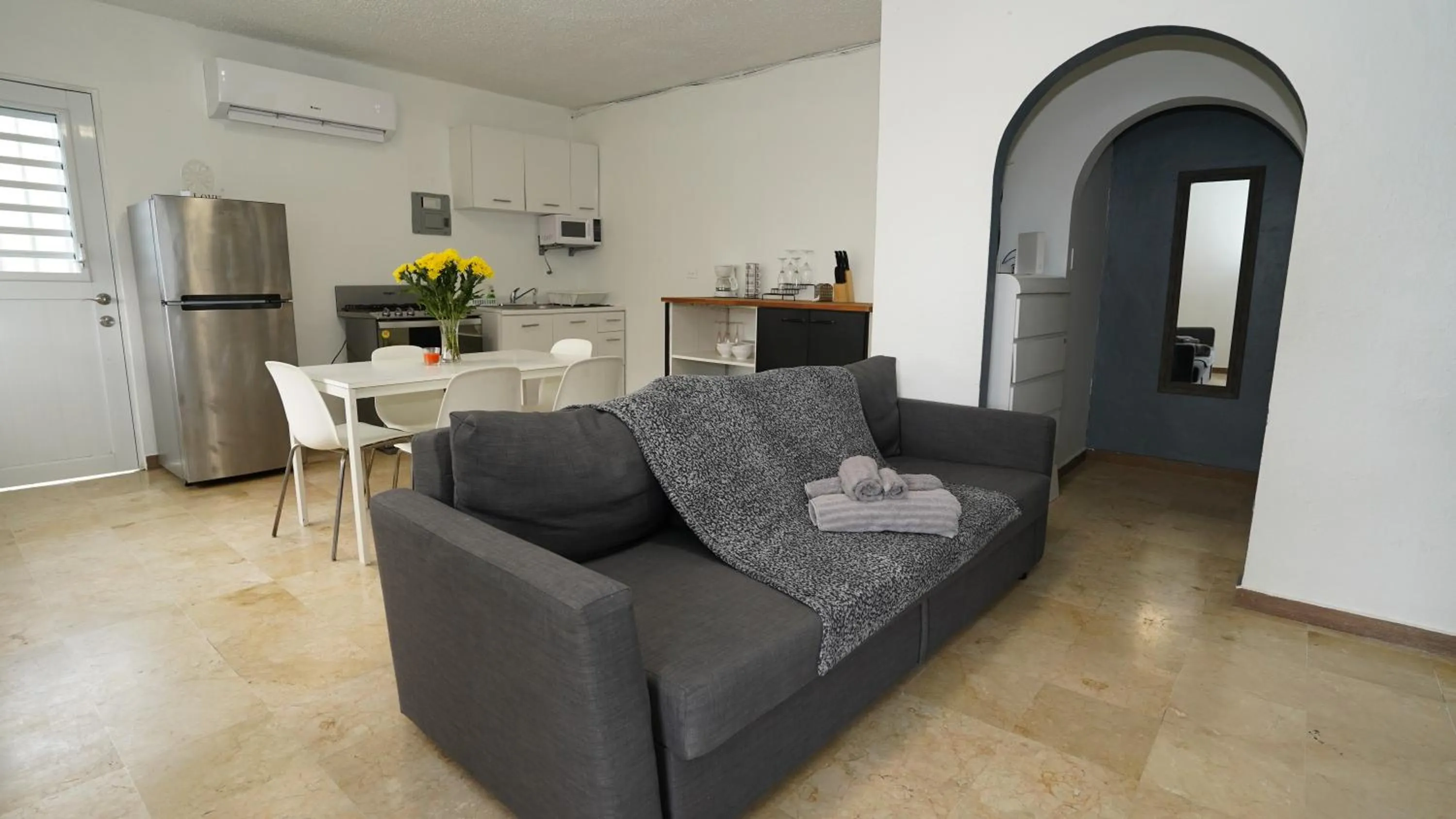 Kitchen or kitchenette in The Pelican Poshtel