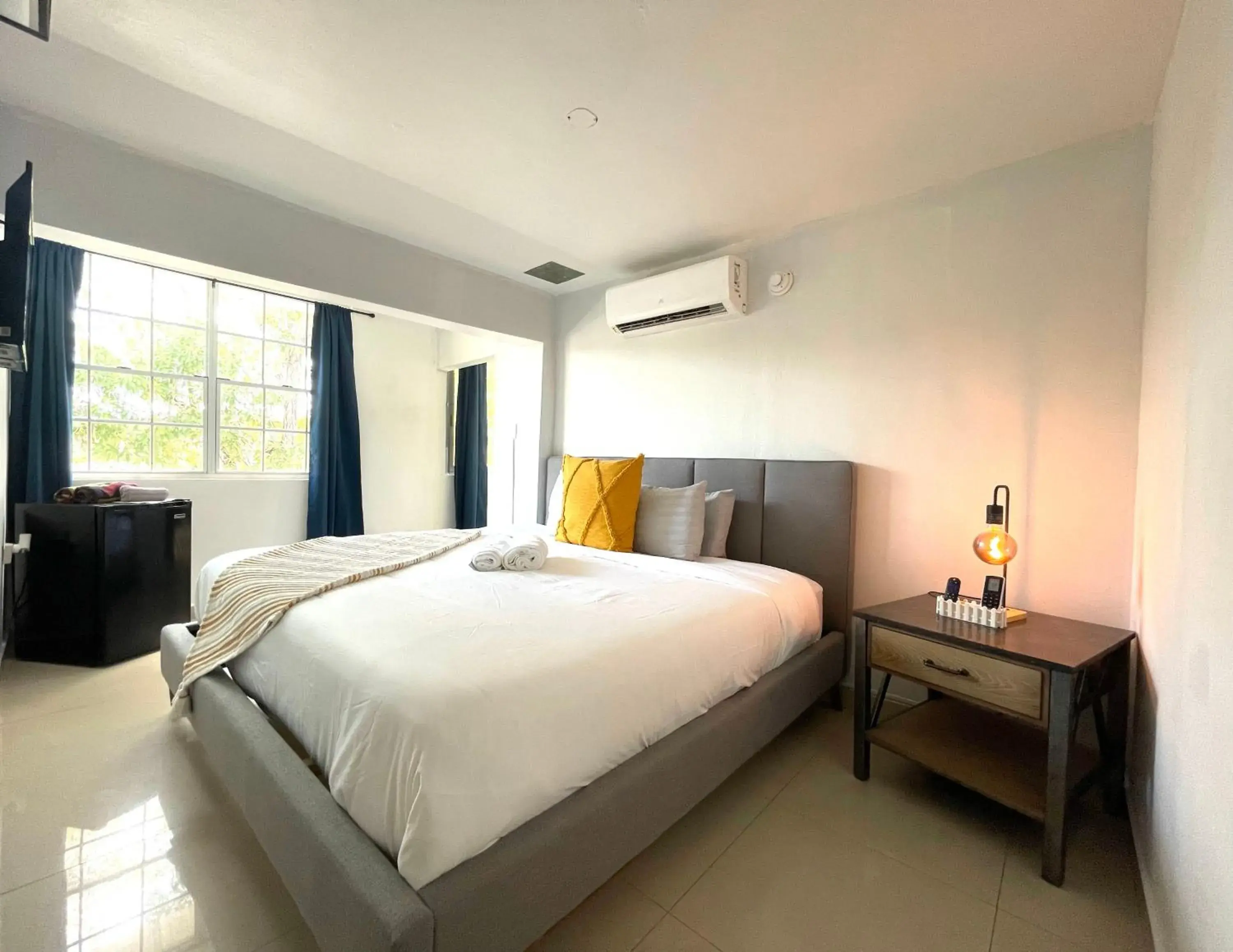 King Room in The Pelican Poshtel King Room in The Pelican Poshtel