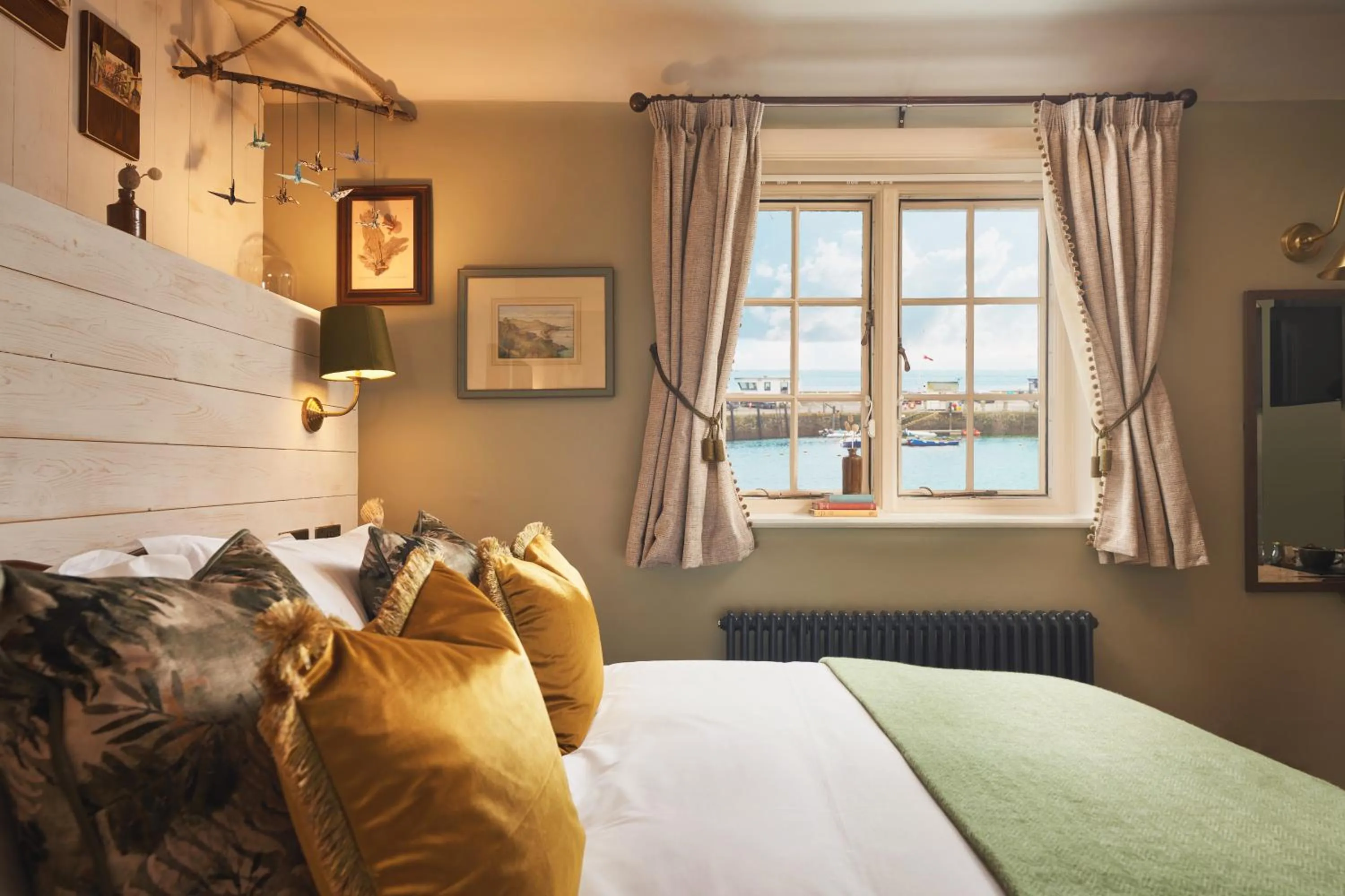 Bed in The Rising Sun