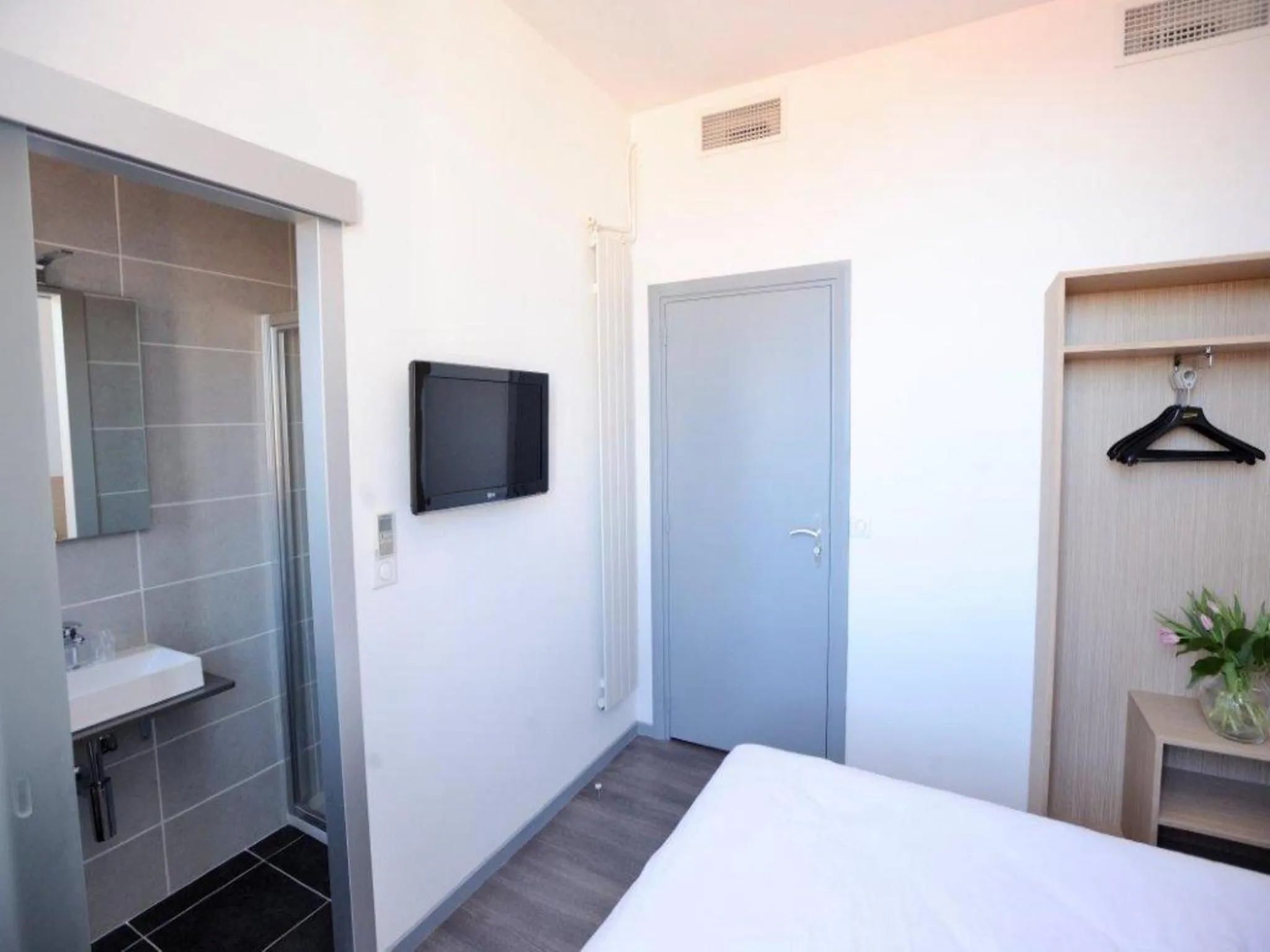 Decorative detail, Bed in Hôtel de France