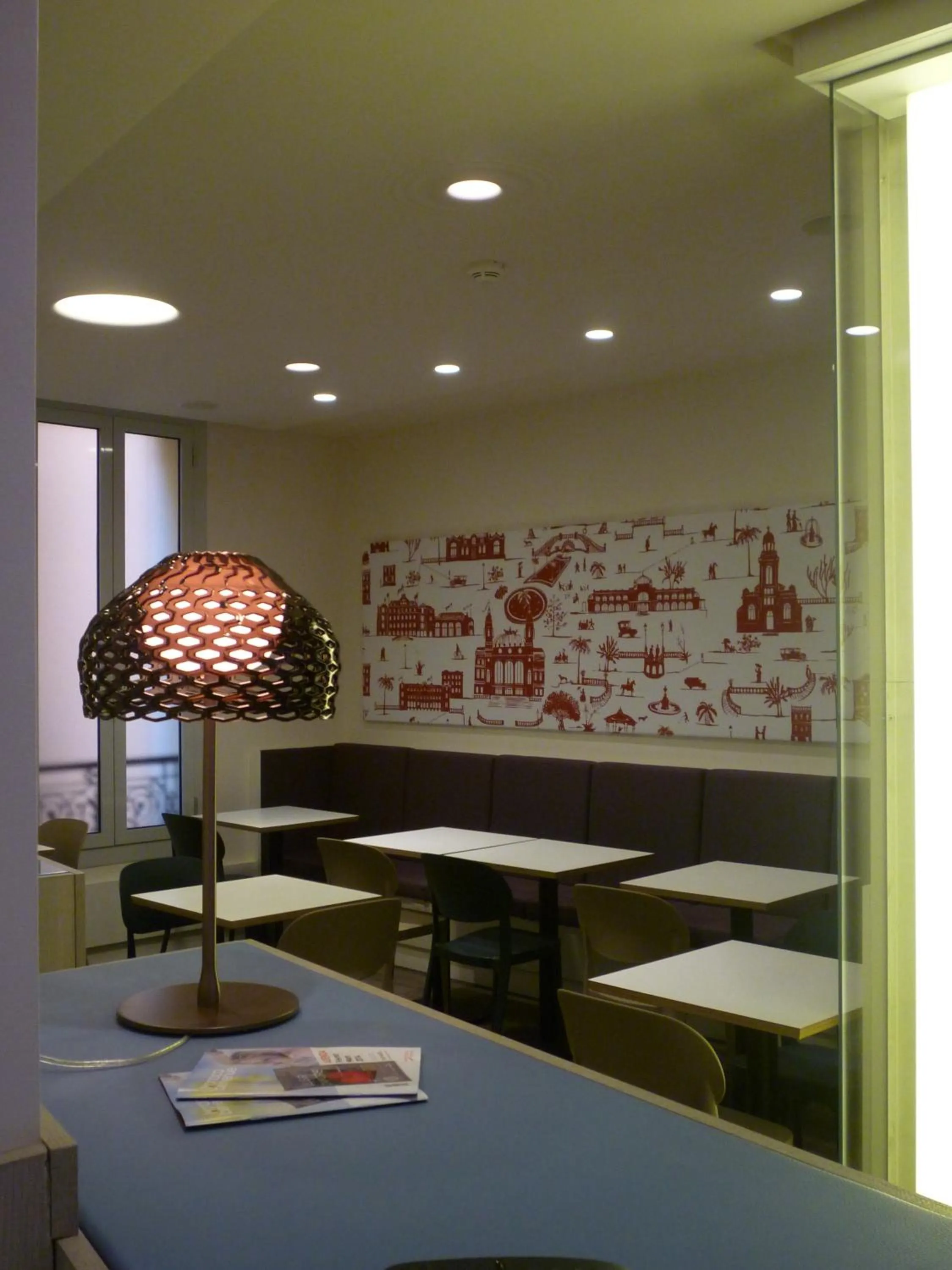 Decorative detail in Hôtel de France