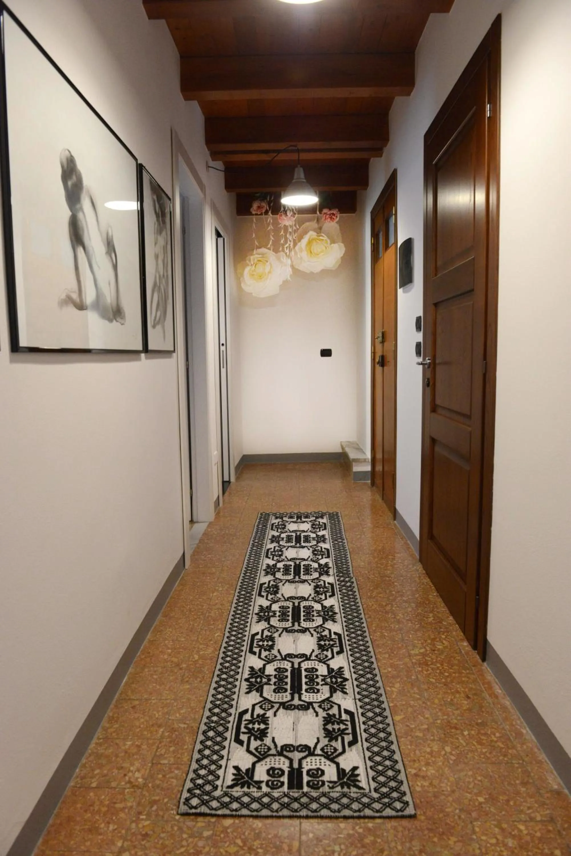 Decorative detail in A Mos Veure B&B