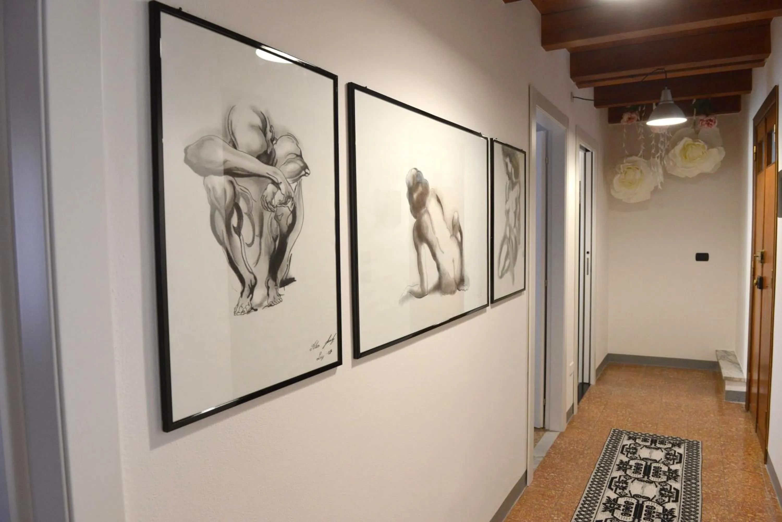 Decorative detail in A Mos Veure B&B