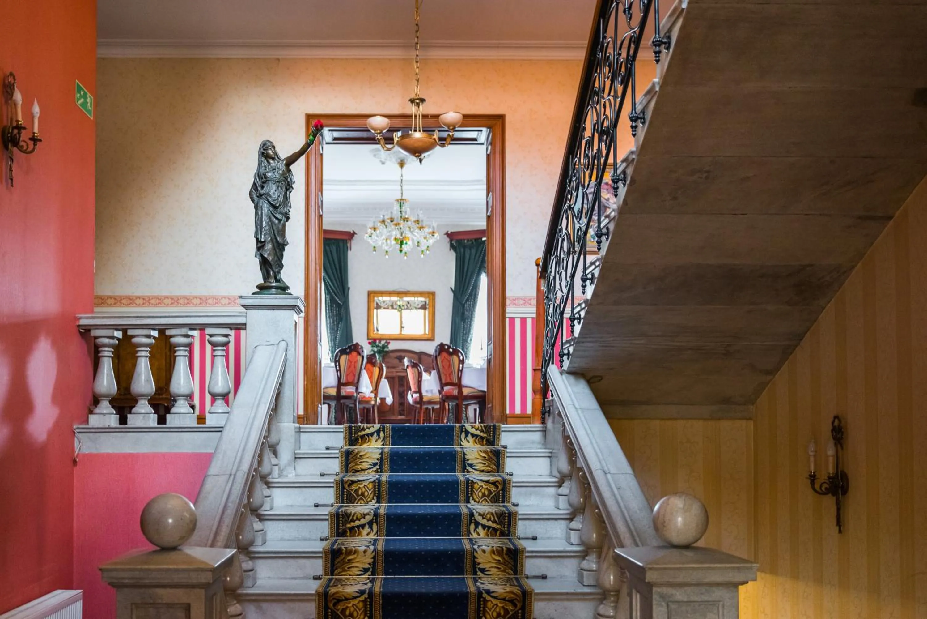 Restaurant/places to eat in Pałac Bielawa