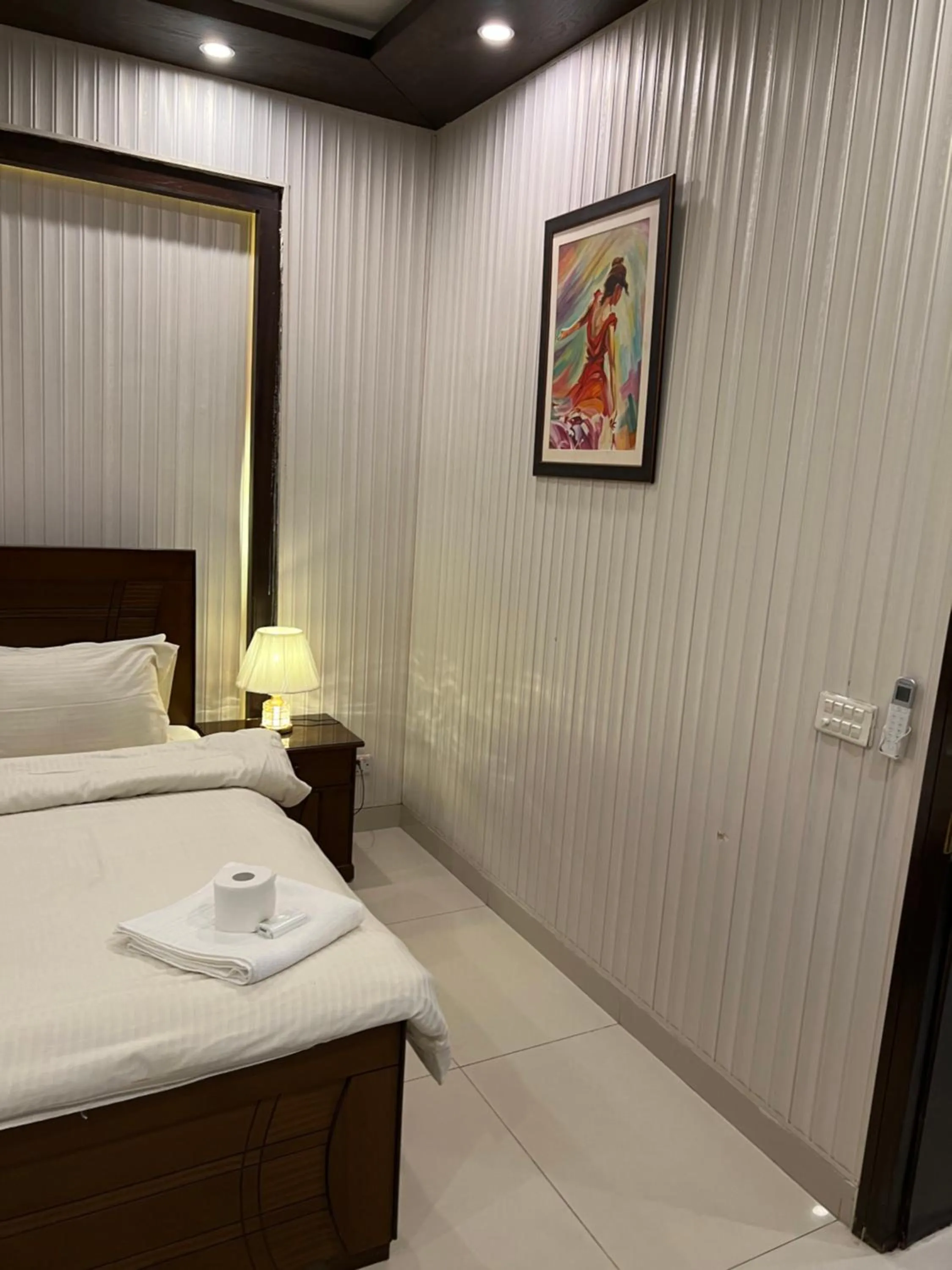 Bed in Vactional Villa Dha Phase 6 Lahore ,Three Bed Room Full House