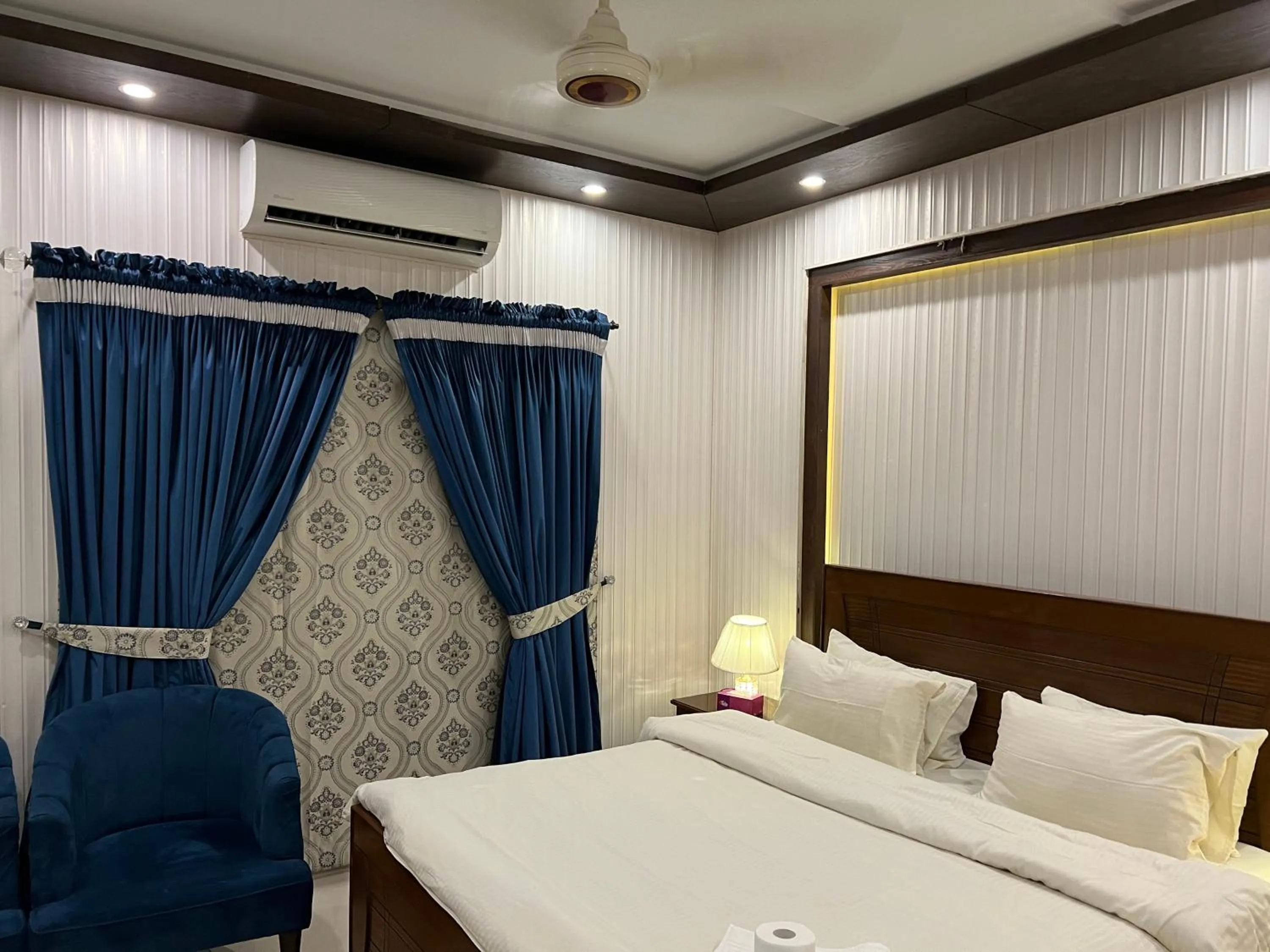 Bed in Vactional Villa Dha Phase 6 Lahore ,Three Bed Room Full House