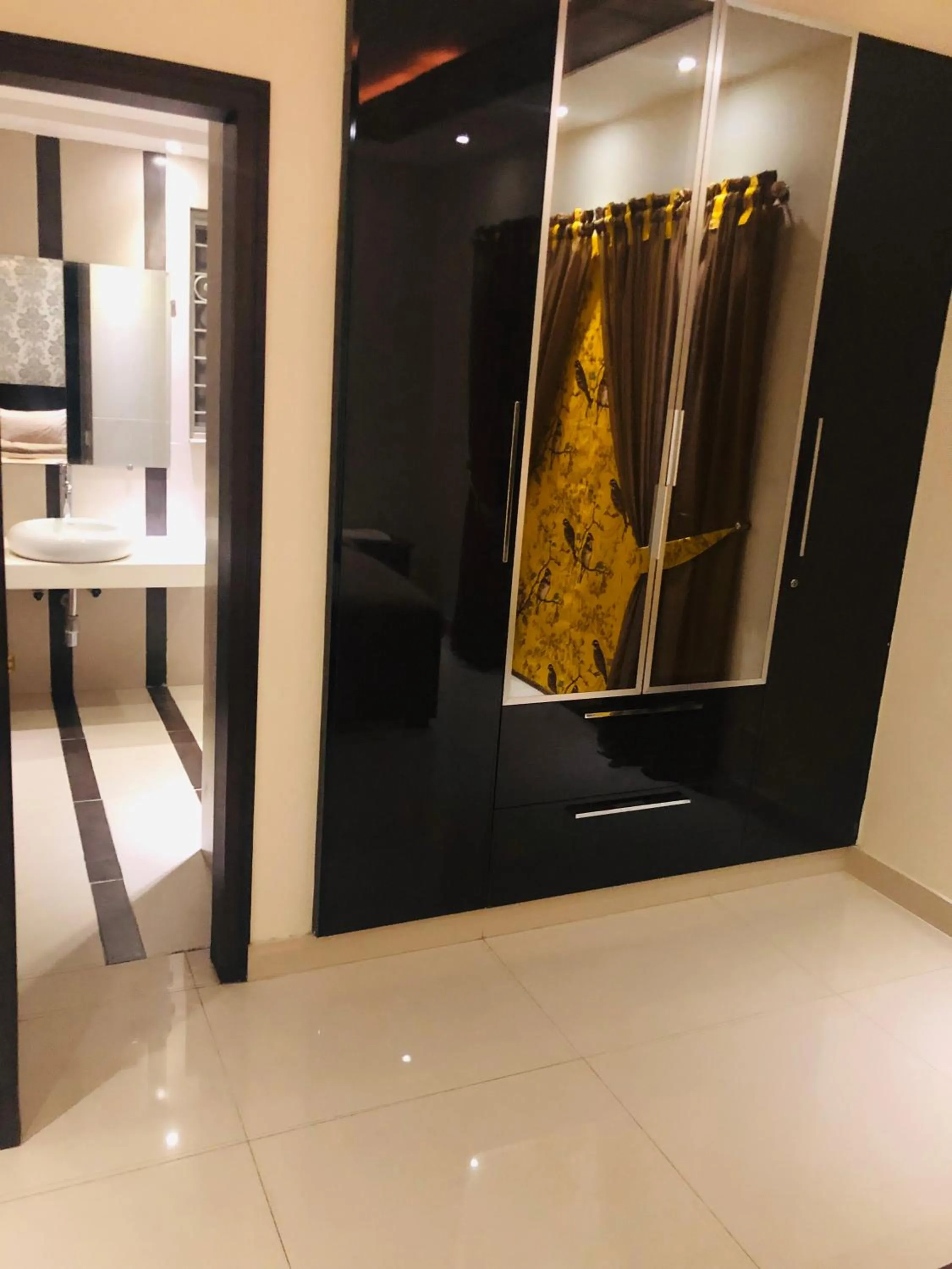 Vactional Villa Dha Phase 6 Lahore ,Three Bed Room Full House