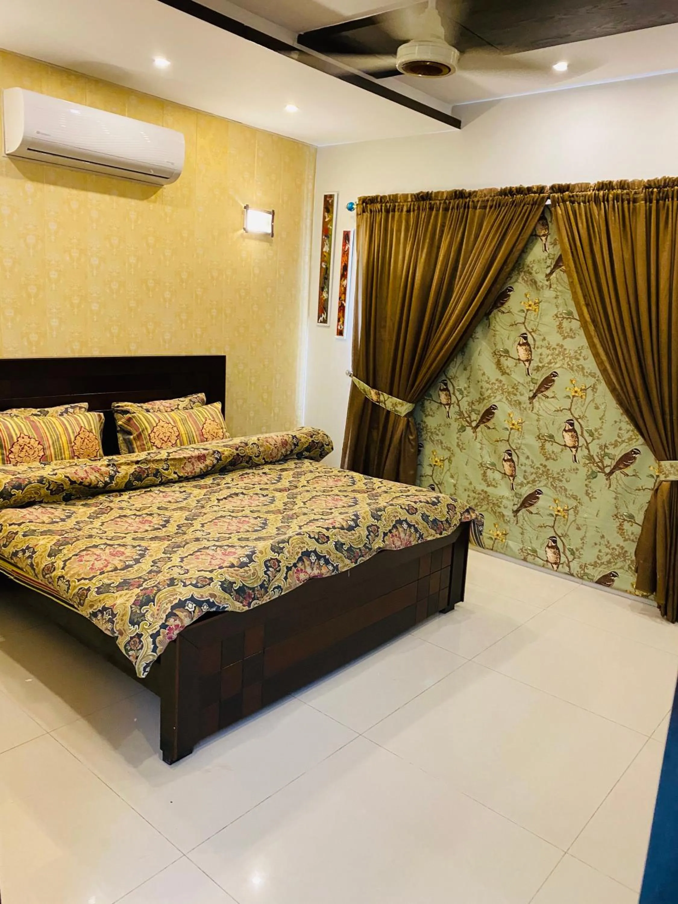 Bed in Vactional Villa Dha Phase 6 Lahore ,Three Bed Room Full House