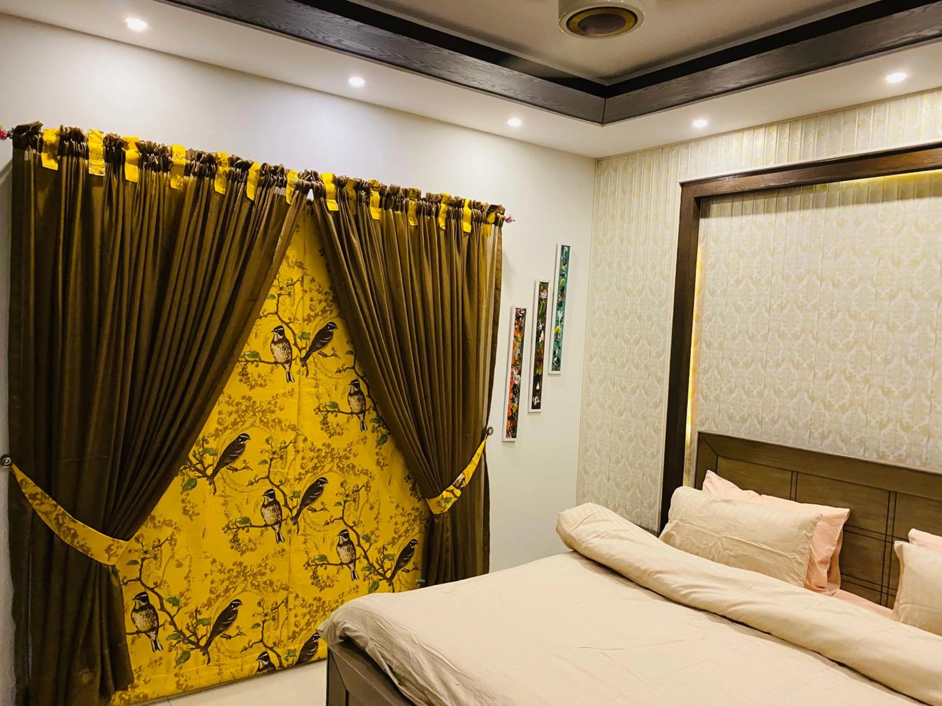 Bed in Vactional Villa Dha Phase 6 Lahore ,Three Bed Room Full House