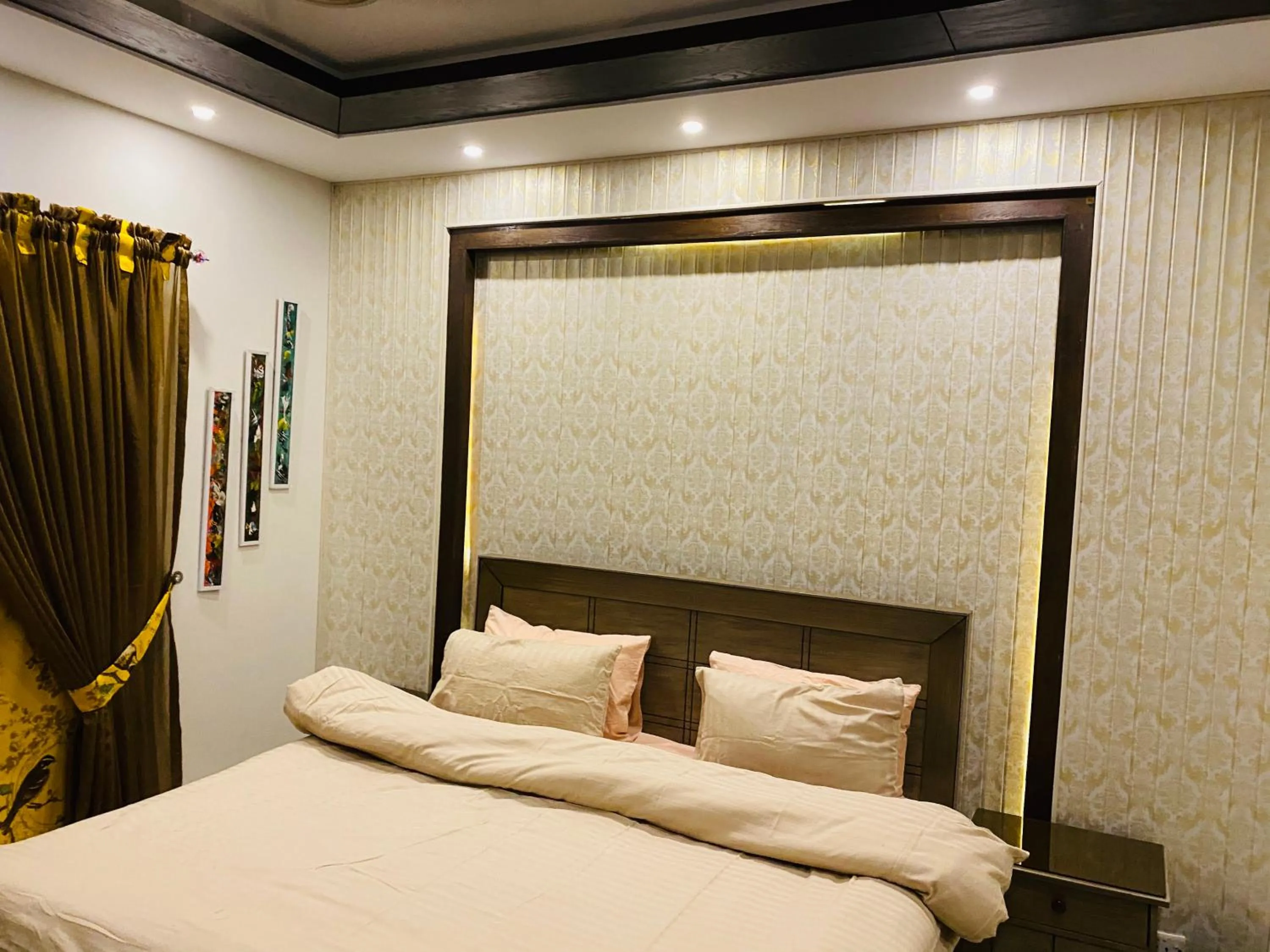 Bed in Vactional Villa Dha Phase 6 Lahore ,Three Bed Room Full House