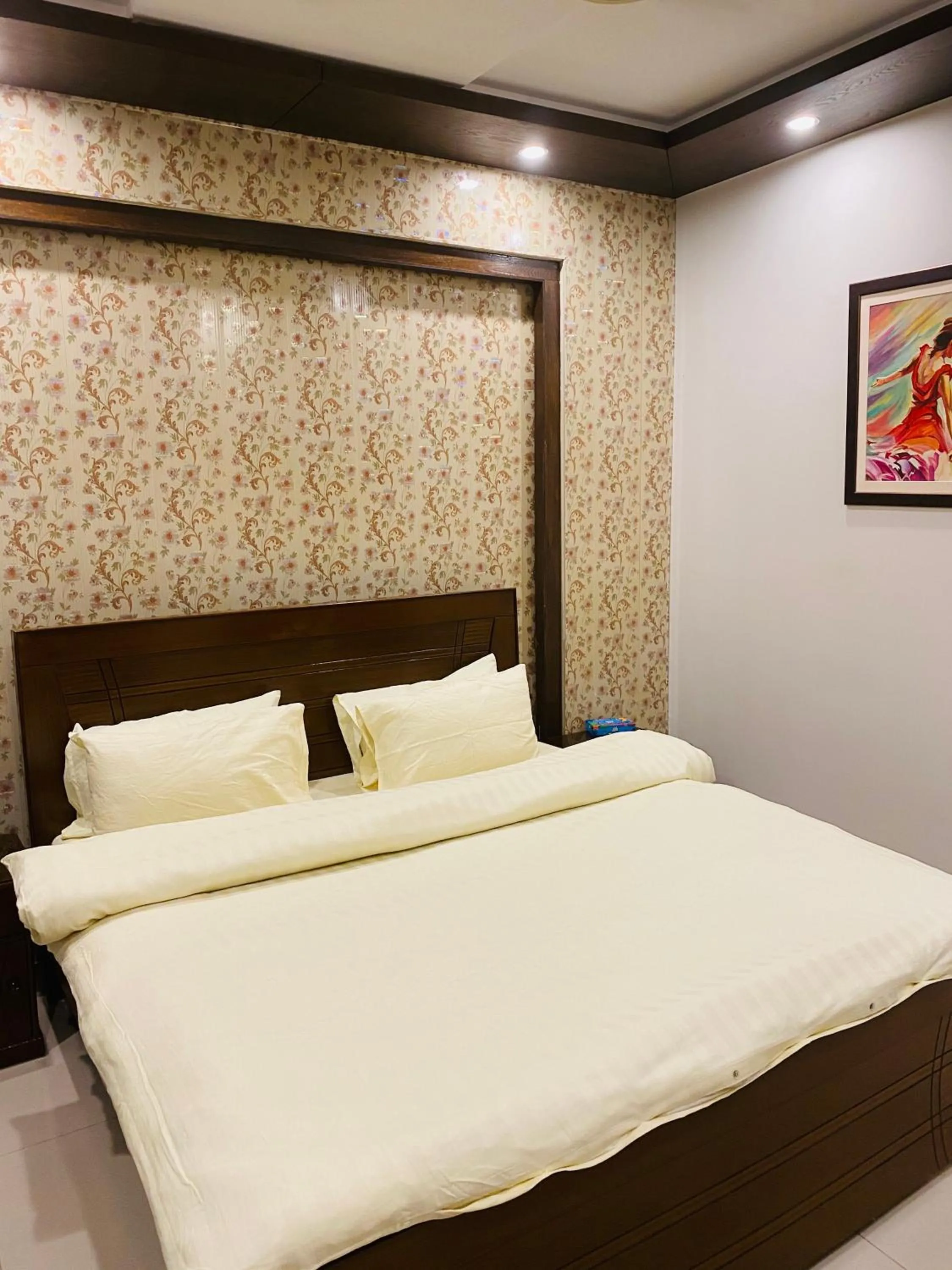 Bed in Vactional Villa Dha Phase 6 Lahore ,Three Bed Room Full House
