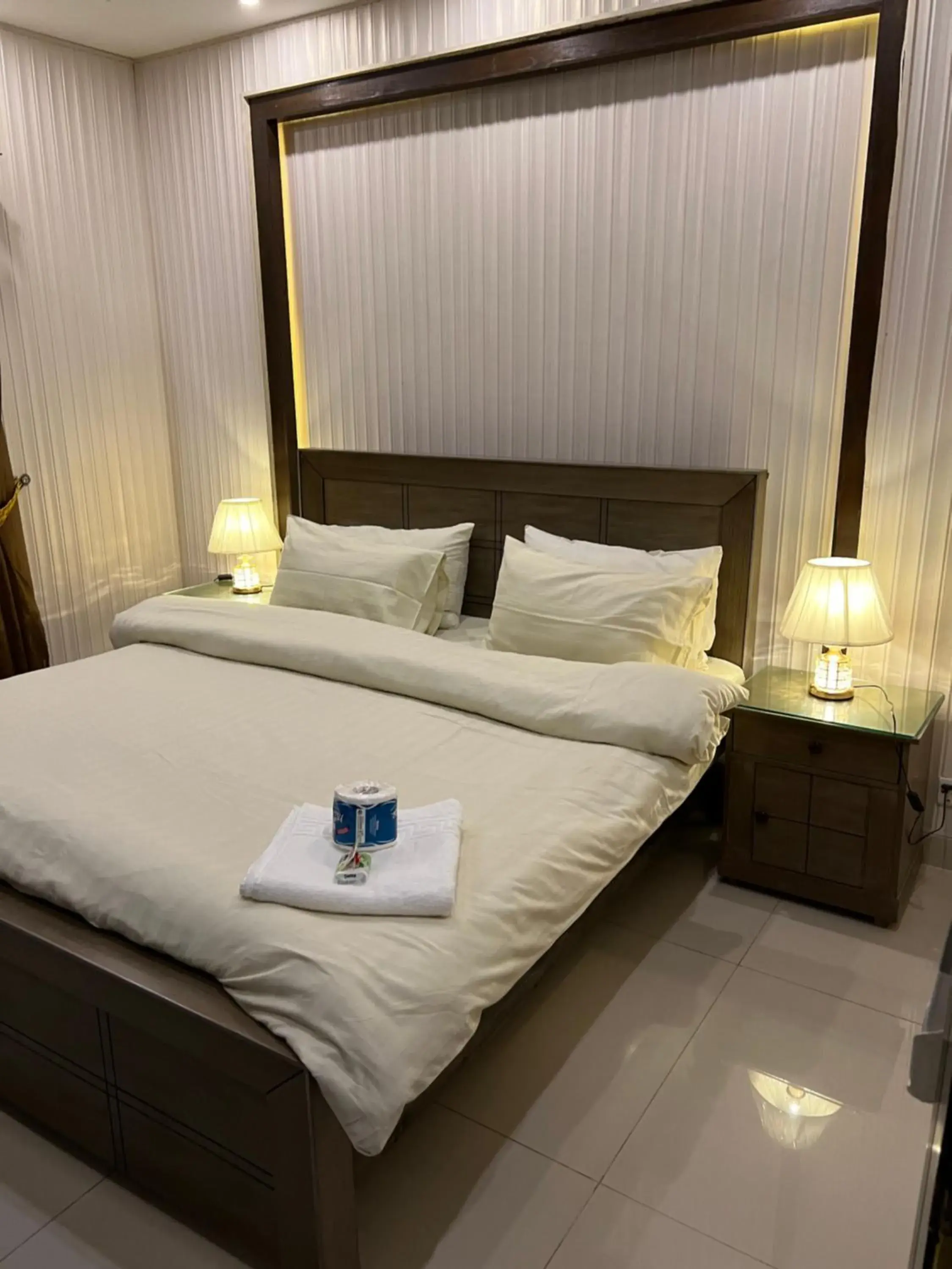 Bed in Vactional Villa Dha Phase 6 Lahore ,Three Bed Room Full House Bed in Vactional Villa Dha Phase 6 Lahore ,Three Bed Room Full House