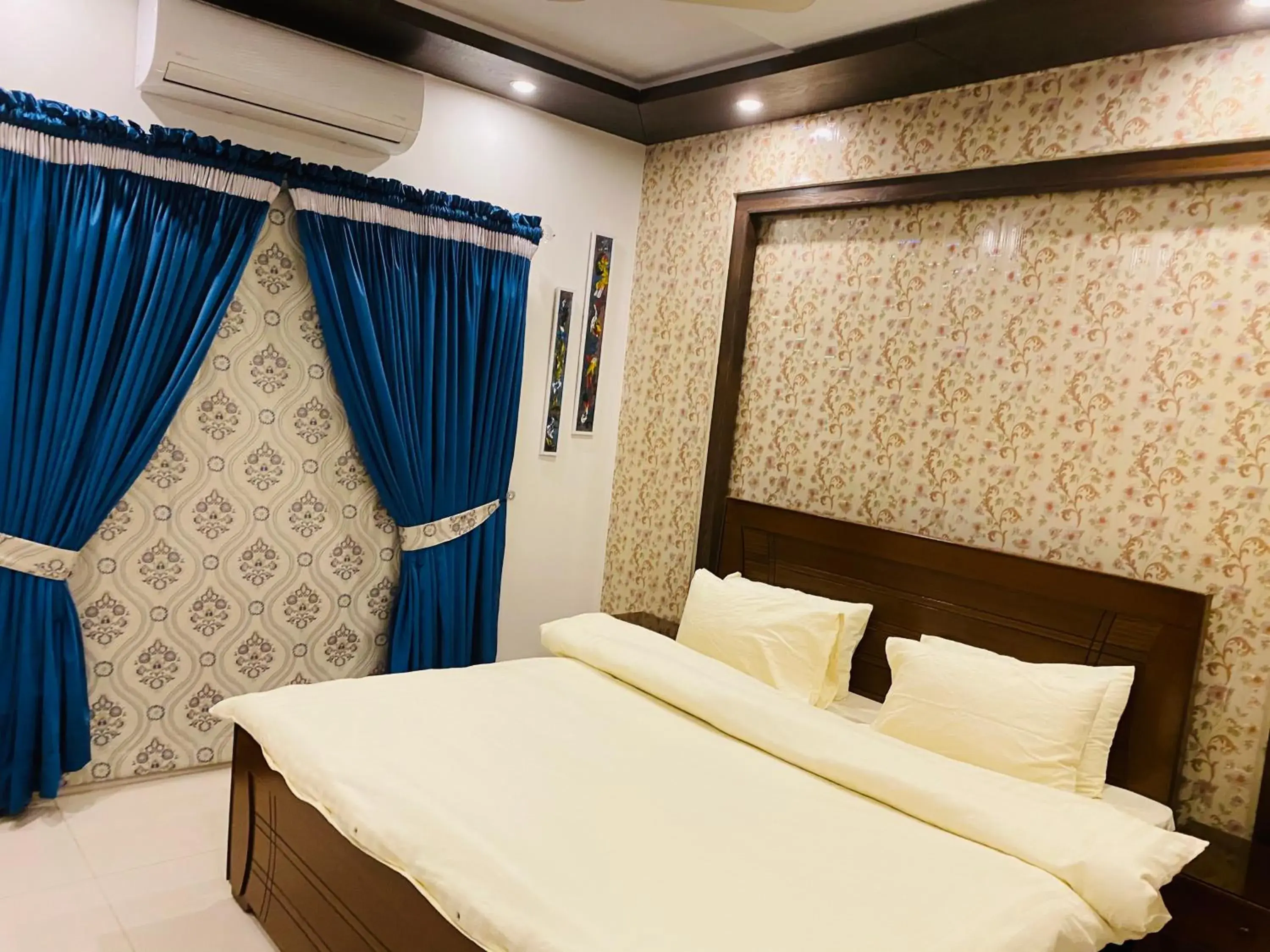 Bed in Vactional Villa Dha Phase 6 Lahore ,Three Bed Room Full House Bed in Vactional Villa Dha Phase 6 Lahore ,Three Bed Room Full House