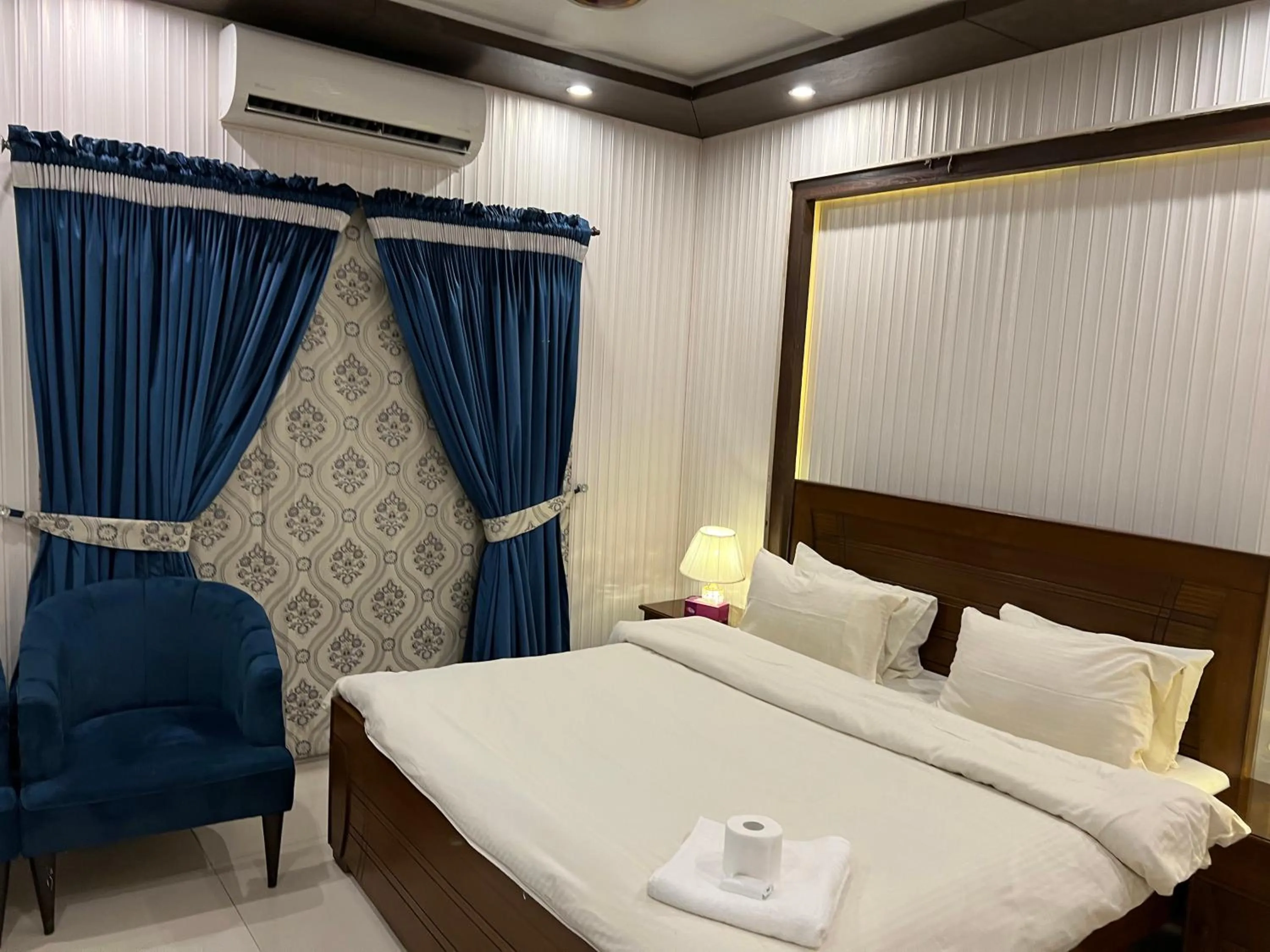 Bed in Vactional Villa Dha Phase 6 Lahore ,Three Bed Room Full House