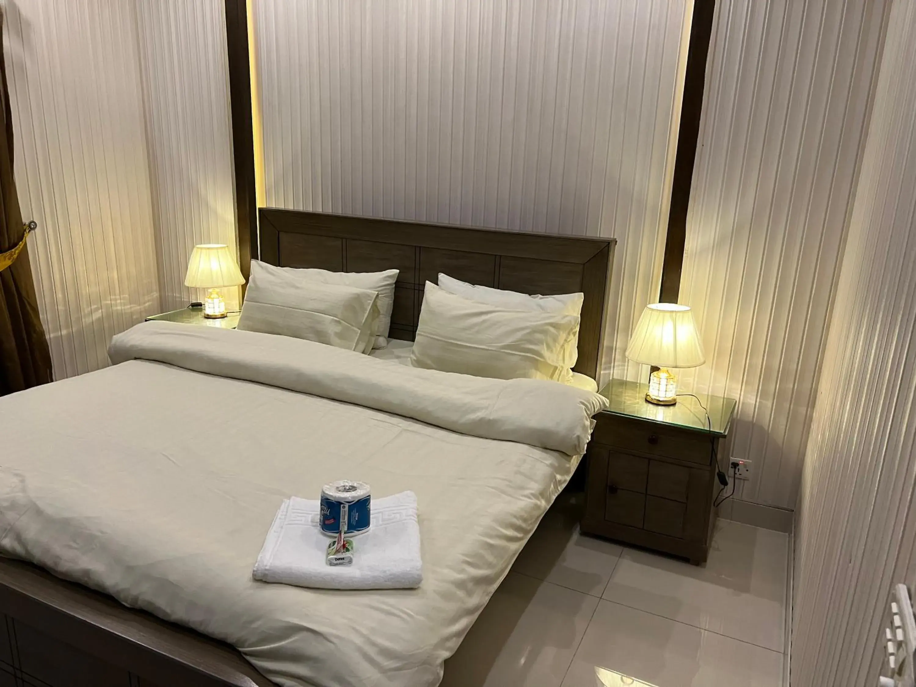 Bed in Vactional Villa Dha Phase 6 Lahore ,Three Bed Room Full House Bed in Vactional Villa Dha Phase 6 Lahore ,Three Bed Room Full House